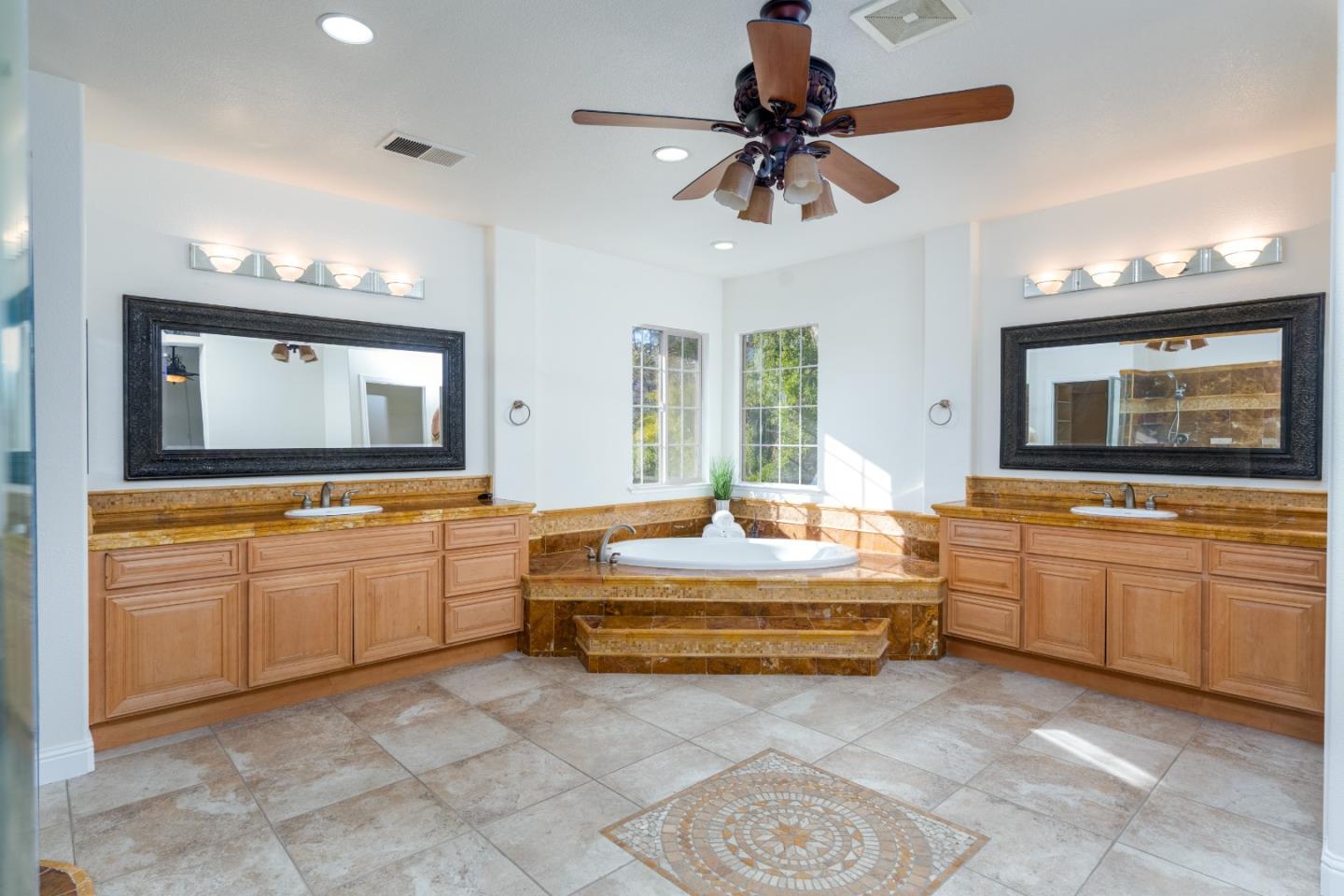 Detail Gallery Image 10 of 15 For 2228 Terrena Valley Dr, San Jose,  CA 95121 - 5 Beds | 3/1 Baths