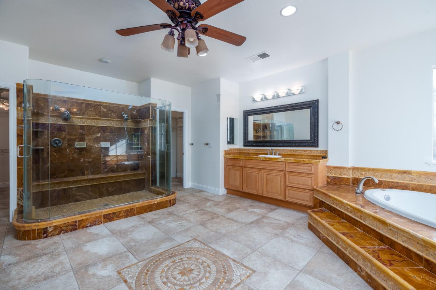 Detail Gallery Image 11 of 15 For 2228 Terrena Valley Dr, San Jose,  CA 95121 - 5 Beds | 3/1 Baths