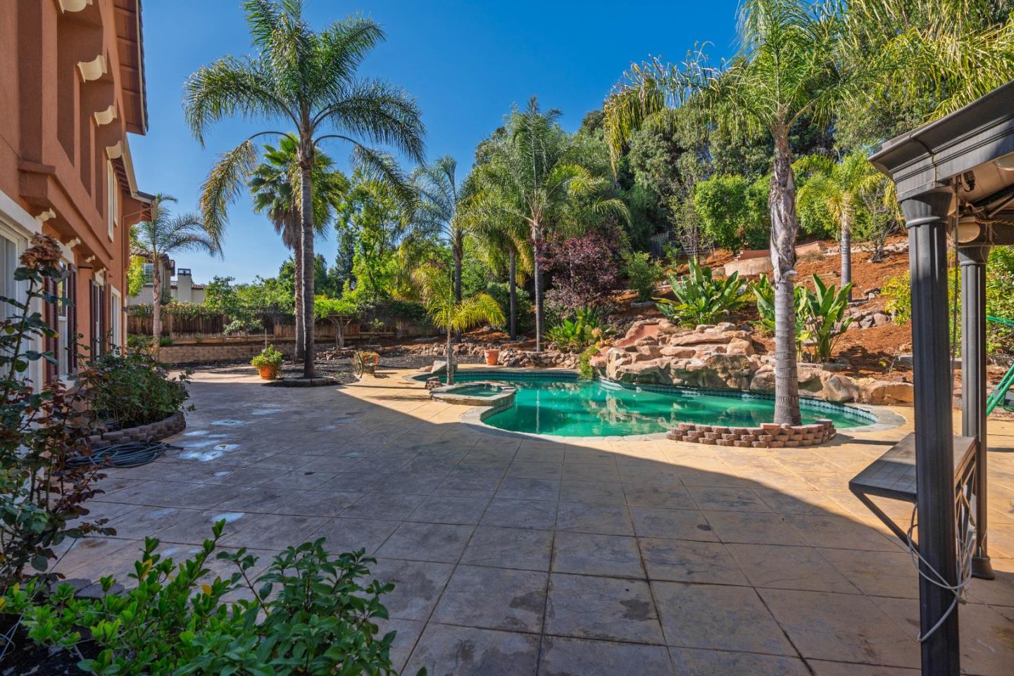 Detail Gallery Image 13 of 15 For 2228 Terrena Valley Dr, San Jose,  CA 95121 - 5 Beds | 3/1 Baths