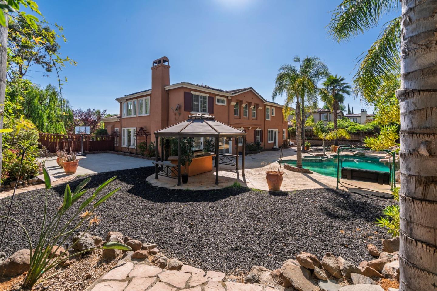 Detail Gallery Image 14 of 15 For 2228 Terrena Valley Dr, San Jose,  CA 95121 - 5 Beds | 3/1 Baths