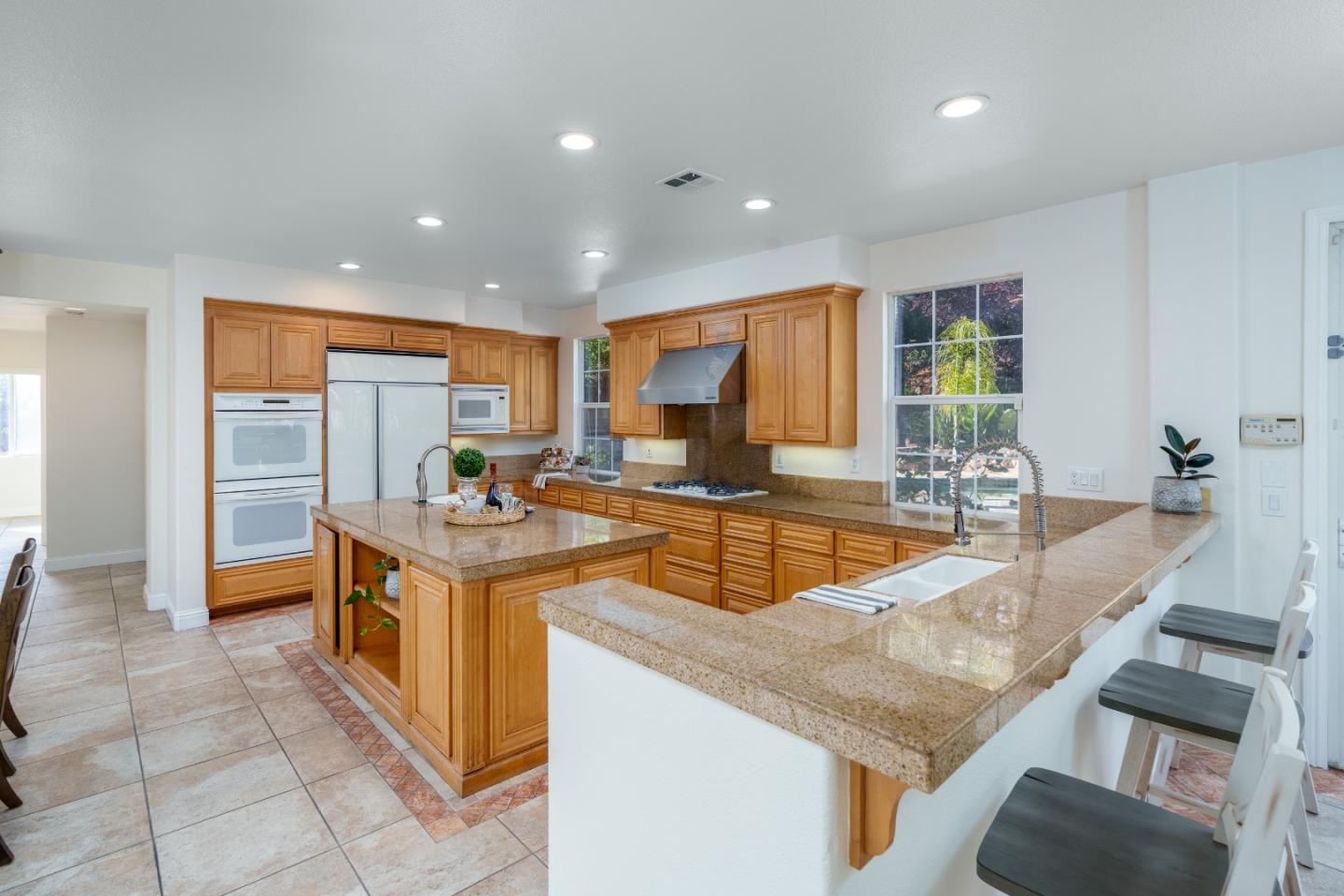 Detail Gallery Image 6 of 15 For 2228 Terrena Valley Dr, San Jose,  CA 95121 - 5 Beds | 3/1 Baths