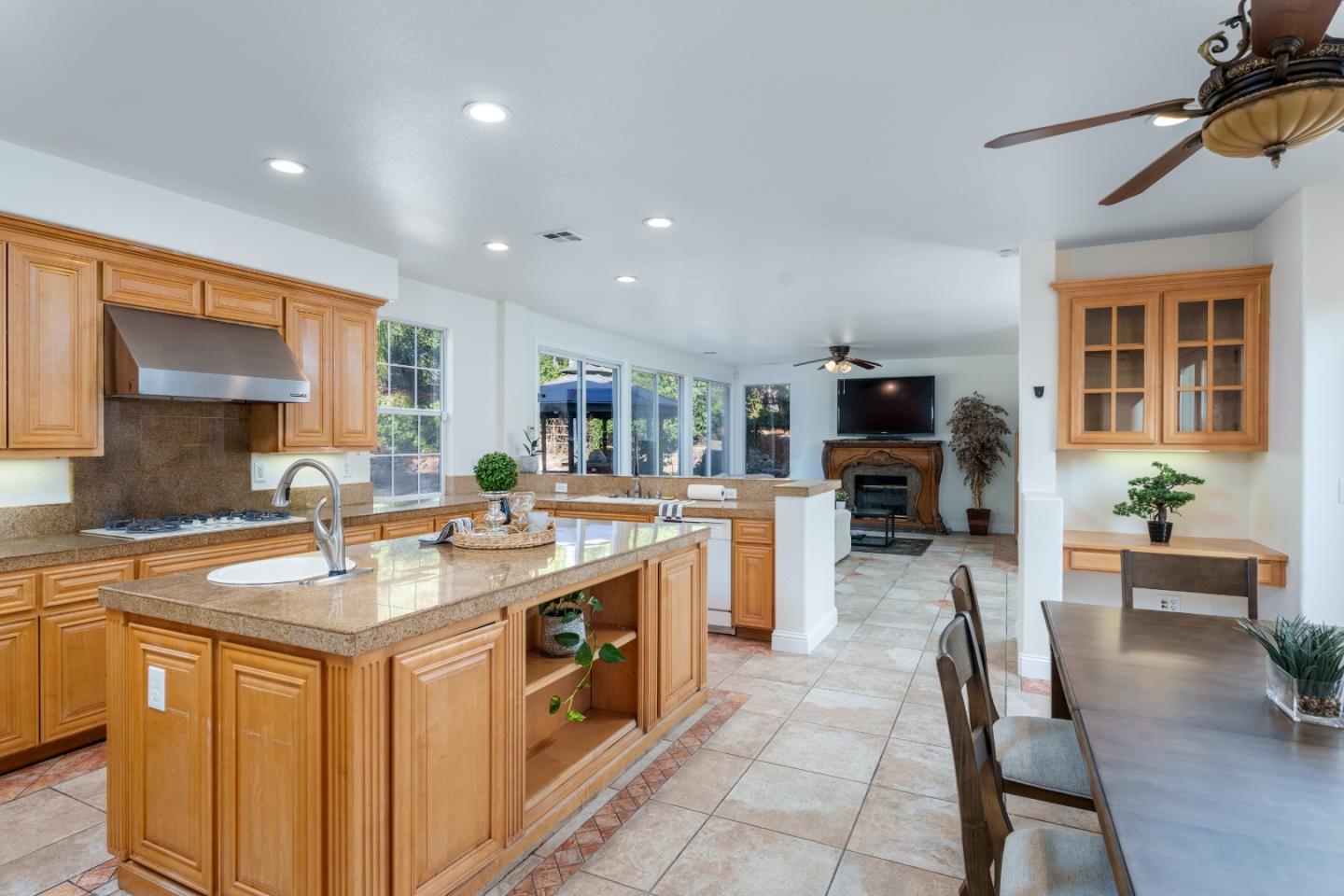 Detail Gallery Image 7 of 15 For 2228 Terrena Valley Dr, San Jose,  CA 95121 - 5 Beds | 3/1 Baths