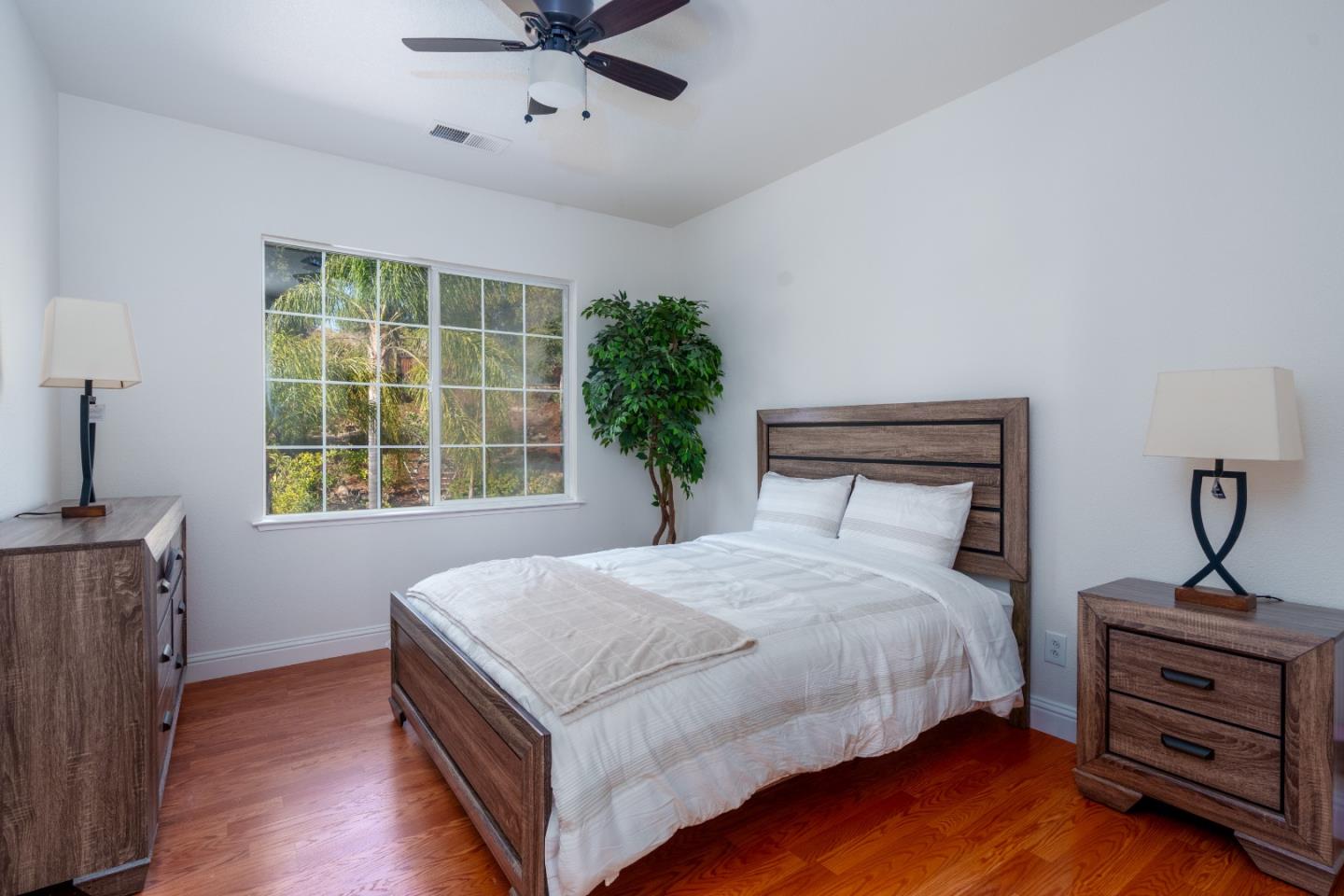 Detail Gallery Image 8 of 15 For 2228 Terrena Valley Dr, San Jose,  CA 95121 - 5 Beds | 3/1 Baths