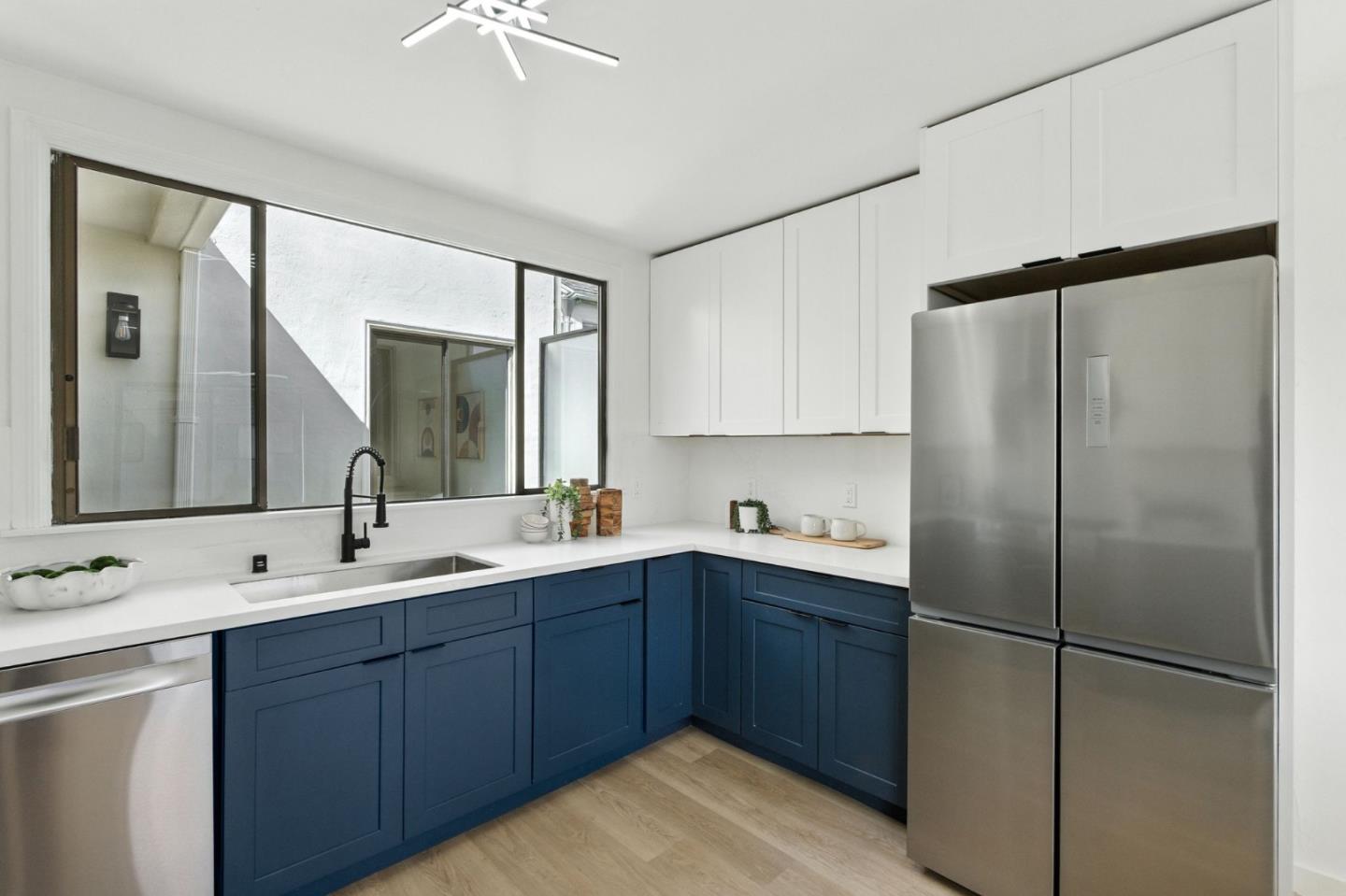 Detail Gallery Image 14 of 36 For 155 Bridgeview Dr, San Francisco,  CA 94124 - 3 Beds | 3 Baths