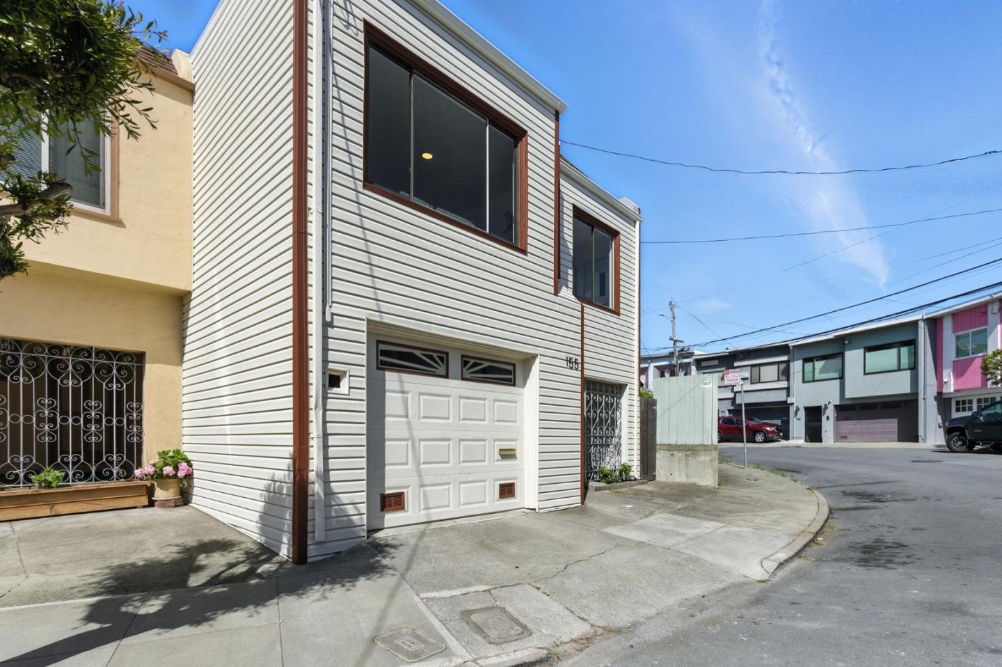 Detail Gallery Image 2 of 36 For 155 Bridgeview Dr, San Francisco,  CA 94124 - 3 Beds | 3 Baths