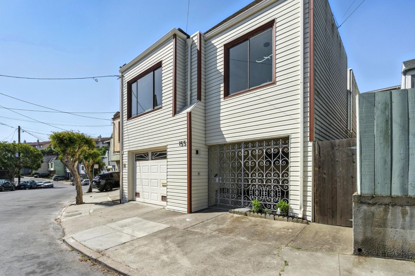 Detail Gallery Image 3 of 36 For 155 Bridgeview Dr, San Francisco,  CA 94124 - 3 Beds | 3 Baths