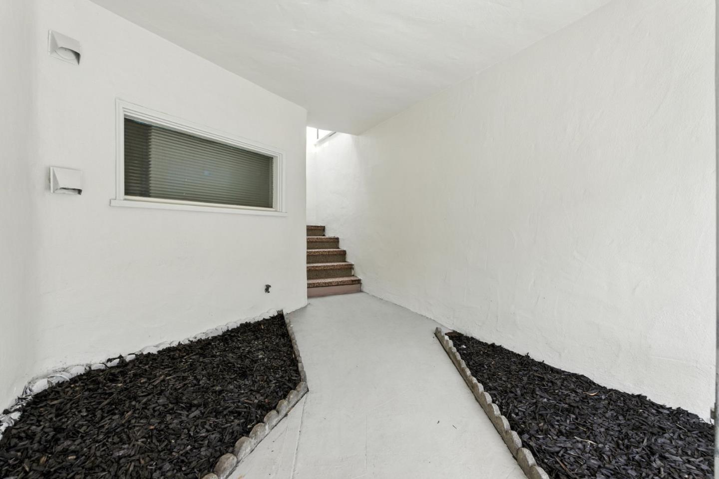 Detail Gallery Image 5 of 36 For 155 Bridgeview Dr, San Francisco,  CA 94124 - 3 Beds | 3 Baths