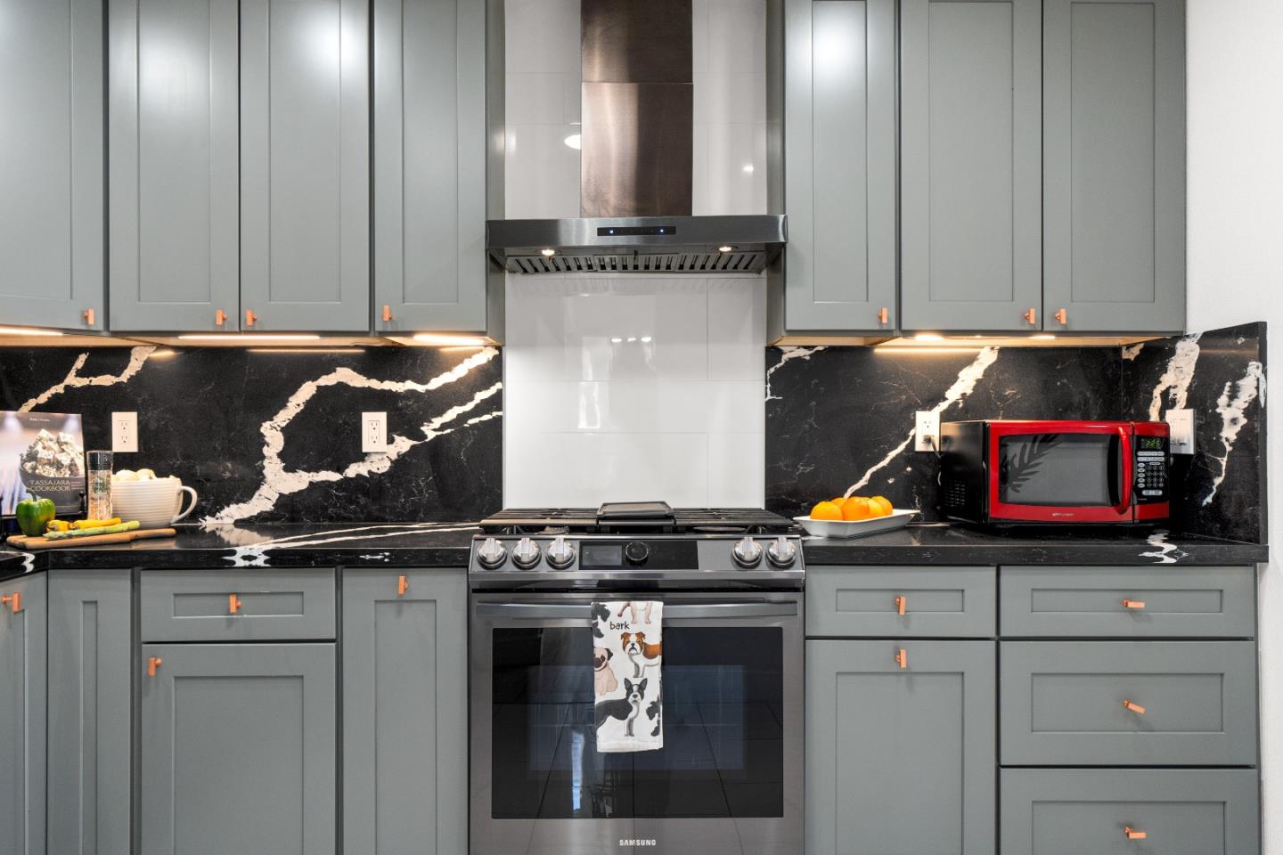 Detail Gallery Image 7 of 39 For 24675 Joanne St, Hayward,  CA 94544 - 4 Beds | 3 Baths