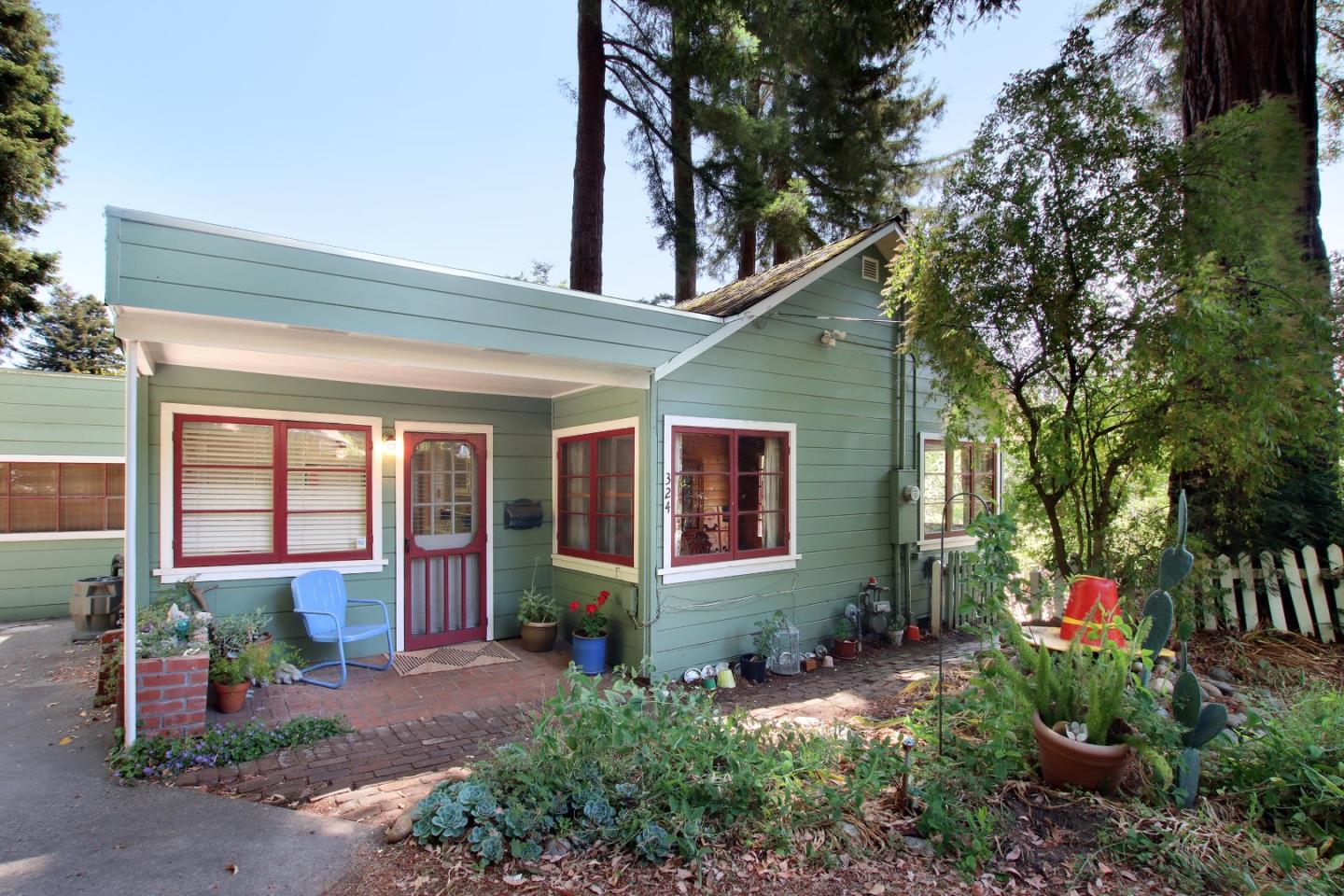 Detail Gallery Image 2 of 29 For 324 Laurel Dr, Felton,  CA 95018 - 2 Beds | 1 Baths