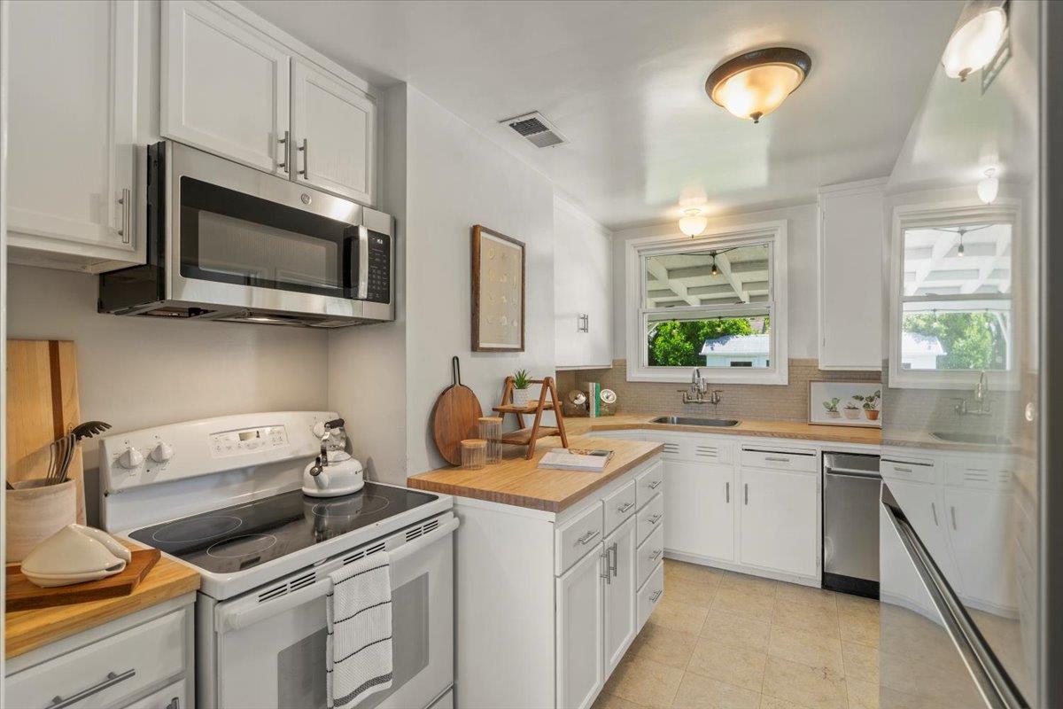 Detail Gallery Image 10 of 35 For 405 Bradley Ave, San Jose,  CA 95128 - 4 Beds | 2 Baths