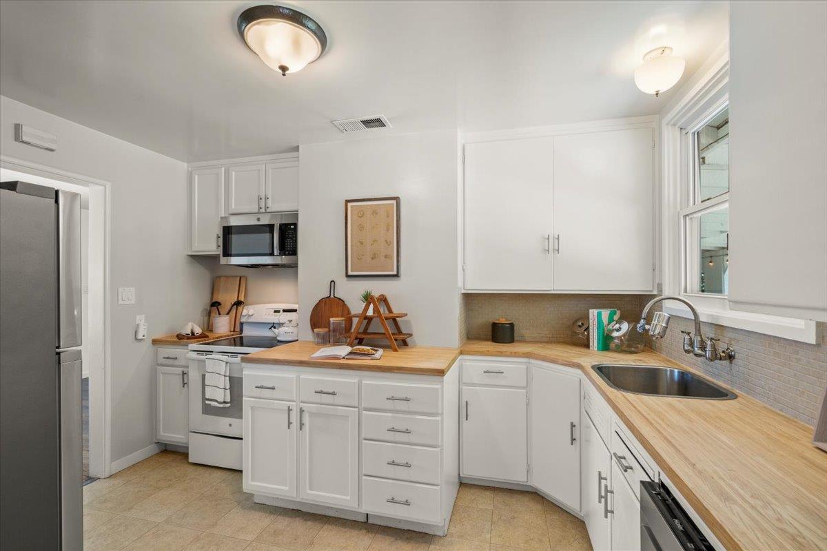 Detail Gallery Image 12 of 35 For 405 Bradley Ave, San Jose,  CA 95128 - 4 Beds | 2 Baths