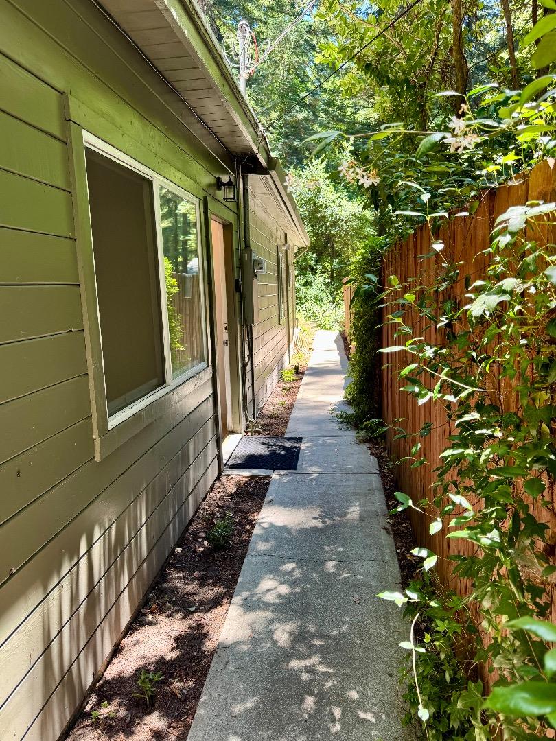 Detail Gallery Image 4 of 27 For 144 Monaco Ln, Boulder Creek,  CA 95006 - 2 Beds | 1 Baths