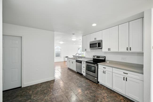 Detail Gallery Image 17 of 46 For 2950 Union Ave, Hayward,  CA 94541 - 3 Beds | 2 Baths