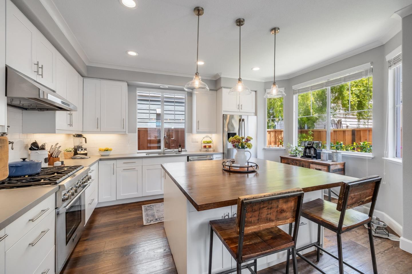 Detail Gallery Image 11 of 44 For 410 Krystallos Ln, Redwood City,  CA 94065 - 4 Beds | 2/1 Baths