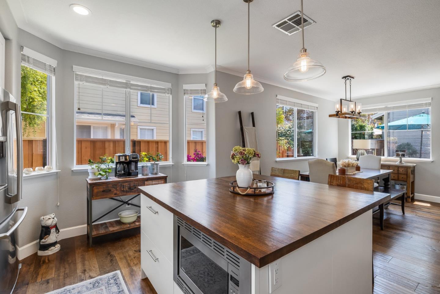 Detail Gallery Image 14 of 44 For 410 Krystallos Ln, Redwood City,  CA 94065 - 4 Beds | 2/1 Baths