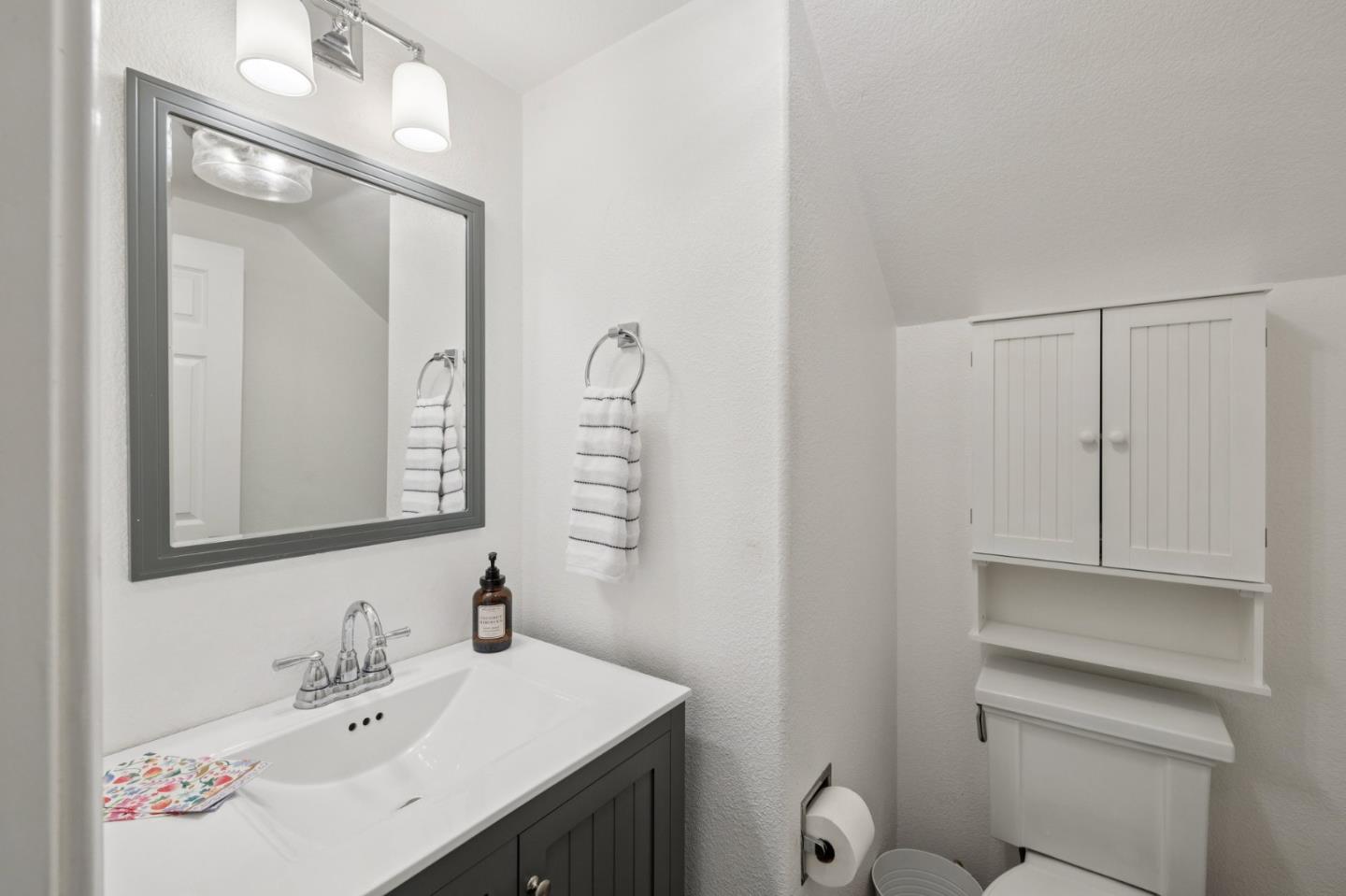 Detail Gallery Image 15 of 44 For 410 Krystallos Ln, Redwood City,  CA 94065 - 4 Beds | 2/1 Baths
