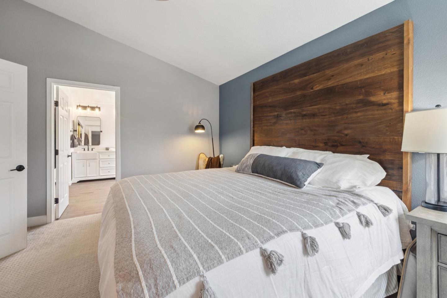 Detail Gallery Image 26 of 44 For 410 Krystallos Ln, Redwood City,  CA 94065 - 4 Beds | 2/1 Baths