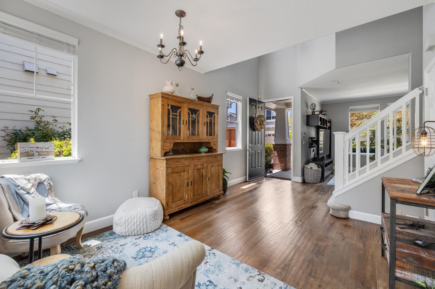 Detail Gallery Image 3 of 44 For 410 Krystallos Ln, Redwood City,  CA 94065 - 4 Beds | 2/1 Baths