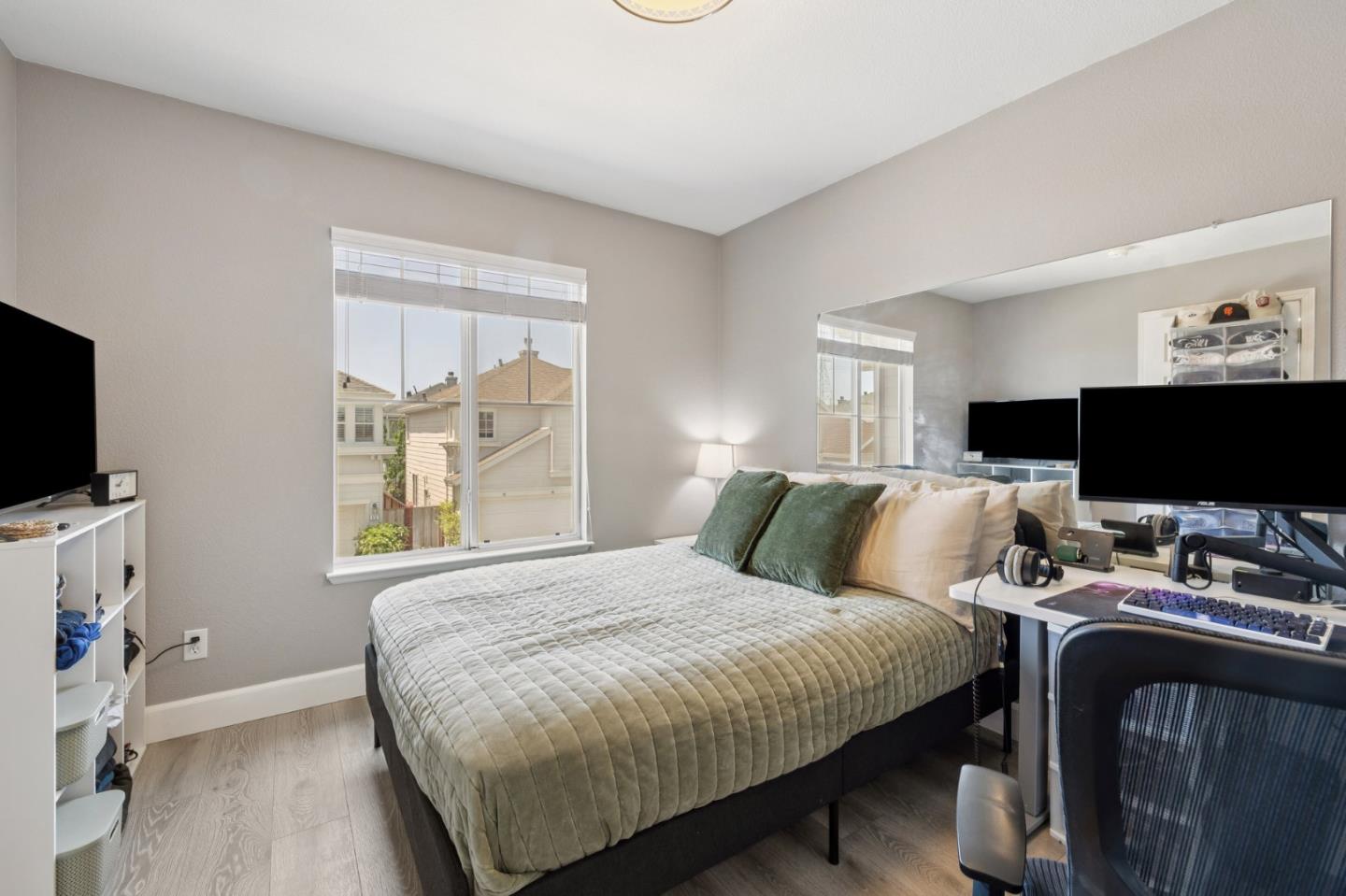 Detail Gallery Image 32 of 44 For 410 Krystallos Ln, Redwood City,  CA 94065 - 4 Beds | 2/1 Baths
