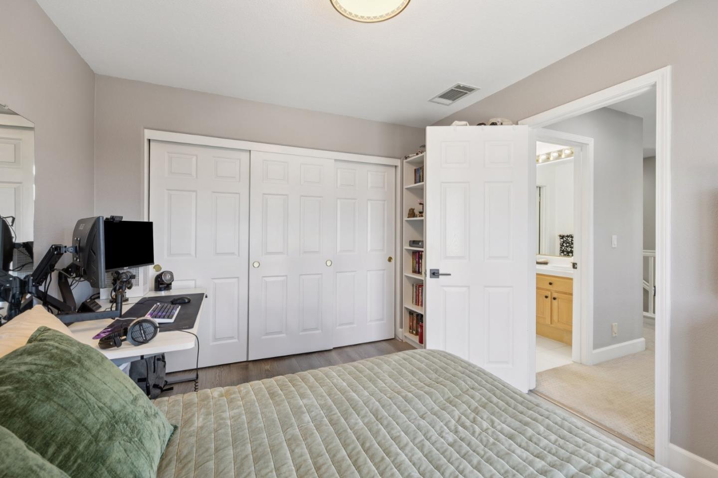 Detail Gallery Image 33 of 44 For 410 Krystallos Ln, Redwood City,  CA 94065 - 4 Beds | 2/1 Baths