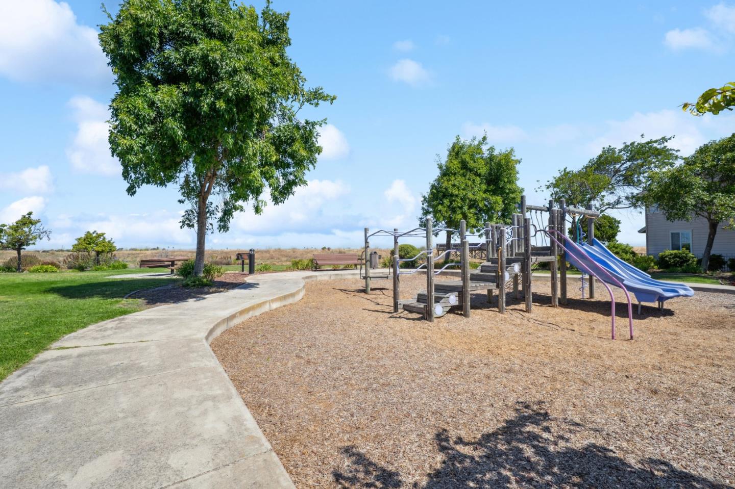 Detail Gallery Image 36 of 44 For 410 Krystallos Ln, Redwood City,  CA 94065 - 4 Beds | 2/1 Baths