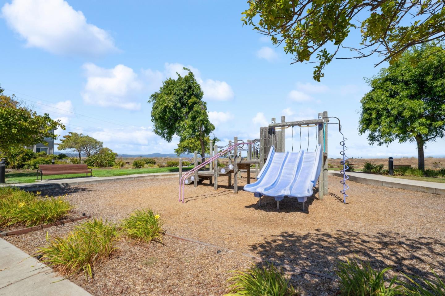 Detail Gallery Image 37 of 44 For 410 Krystallos Ln, Redwood City,  CA 94065 - 4 Beds | 2/1 Baths