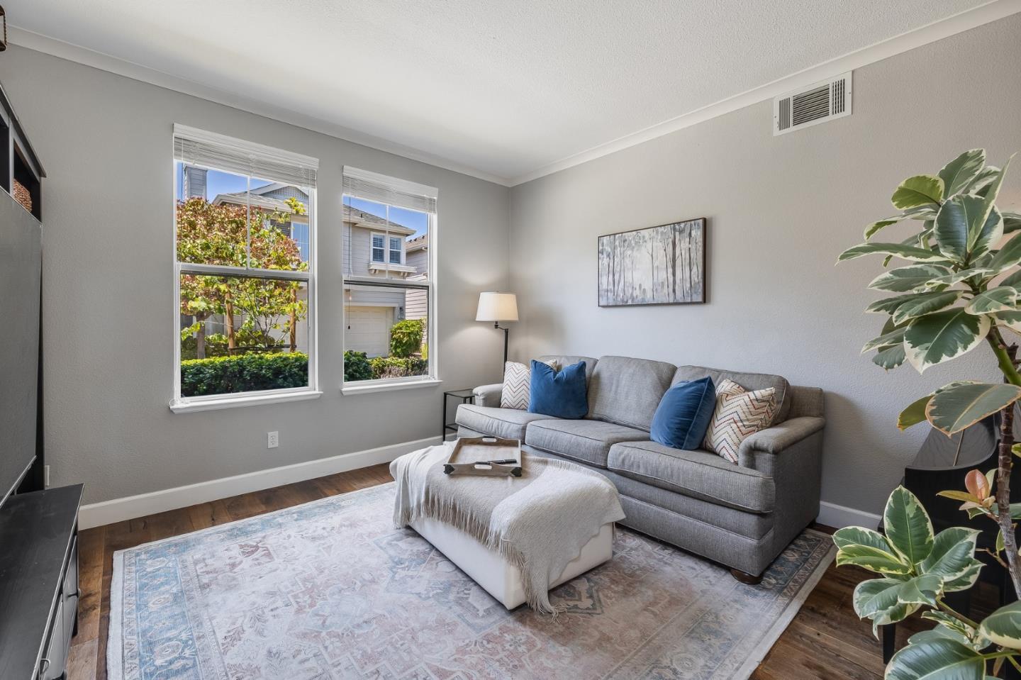 Detail Gallery Image 4 of 44 For 410 Krystallos Ln, Redwood City,  CA 94065 - 4 Beds | 2/1 Baths