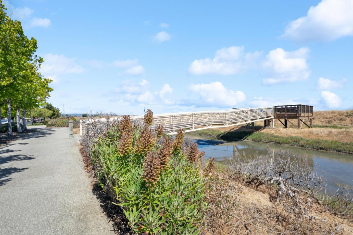 Detail Gallery Image 40 of 44 For 410 Krystallos Ln, Redwood City,  CA 94065 - 4 Beds | 2/1 Baths
