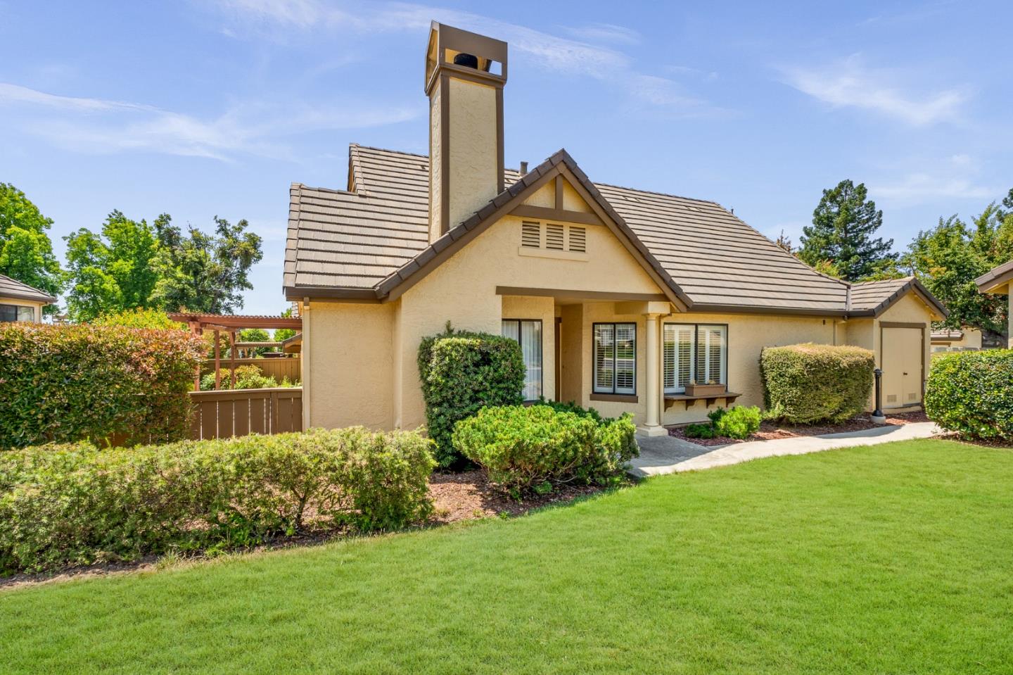 Detail Gallery Image 2 of 24 For 7648 Falkirk Dr, San Jose,  CA 95135 - 2 Beds | 2 Baths