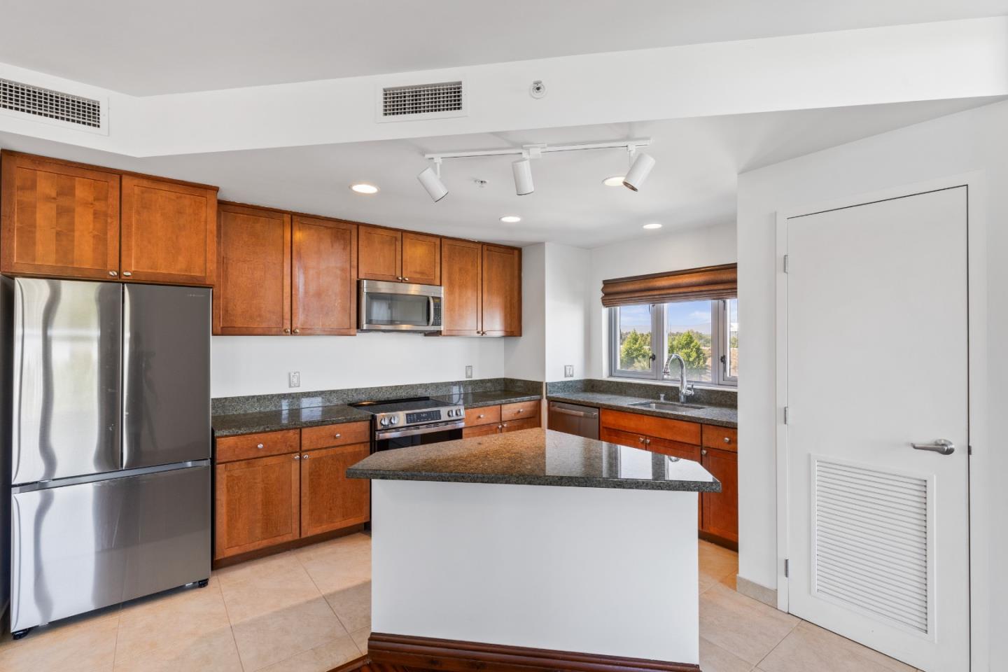 Detail Gallery Image 8 of 27 For 175 W Saint James St #506,  San Jose,  CA 95110 - 2 Beds | 2 Baths