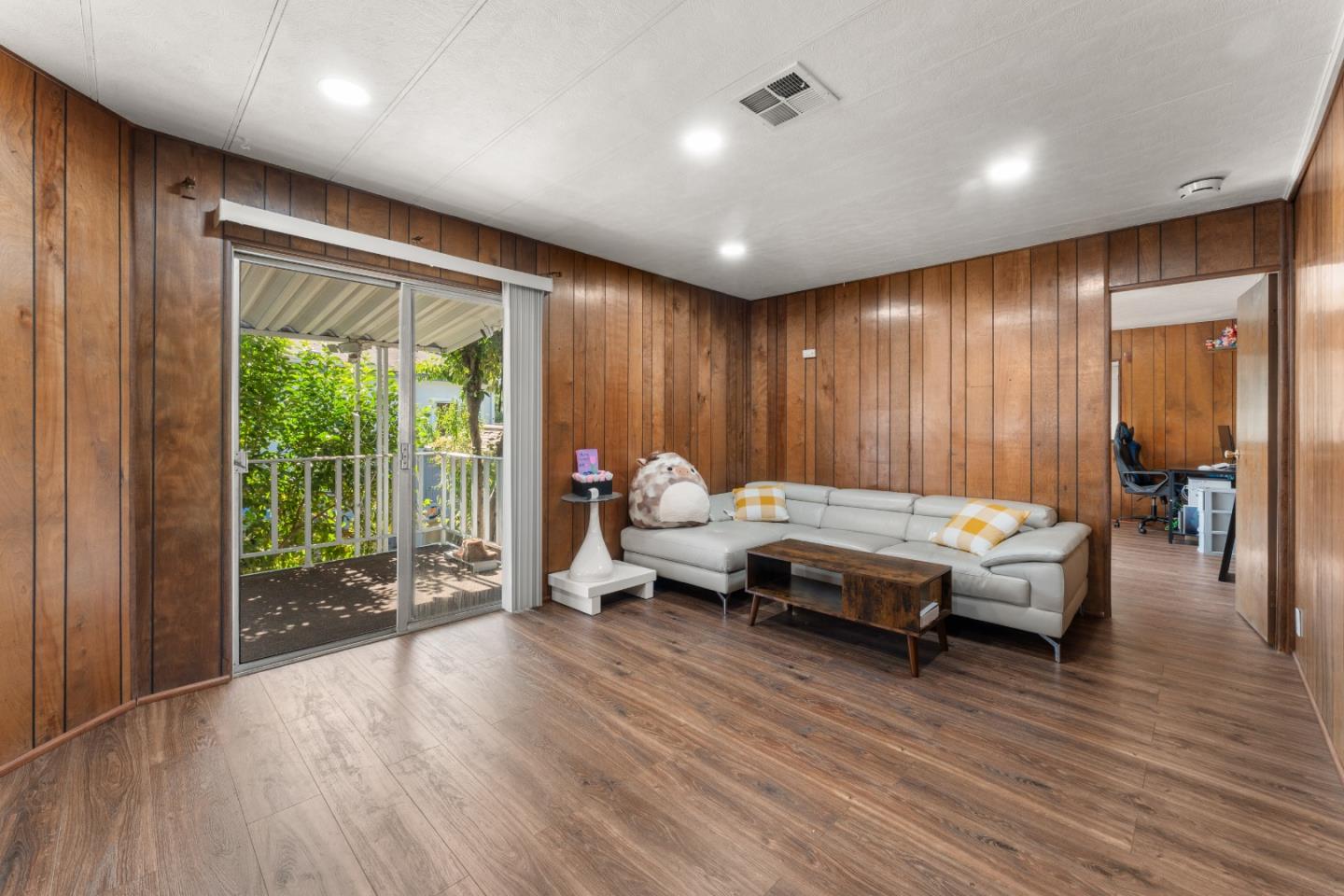 Detail Gallery Image 2 of 20 For 5450 Monterey #12,  San Jose,  CA 95111 - 2 Beds | 2 Baths