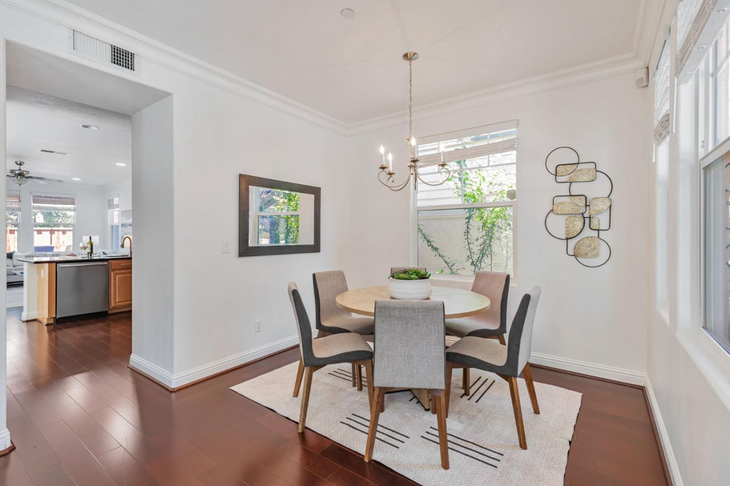 Detail Gallery Image 13 of 34 For 8940 Acorn Way, Gilroy,  CA 95020 - 4 Beds | 2/1 Baths