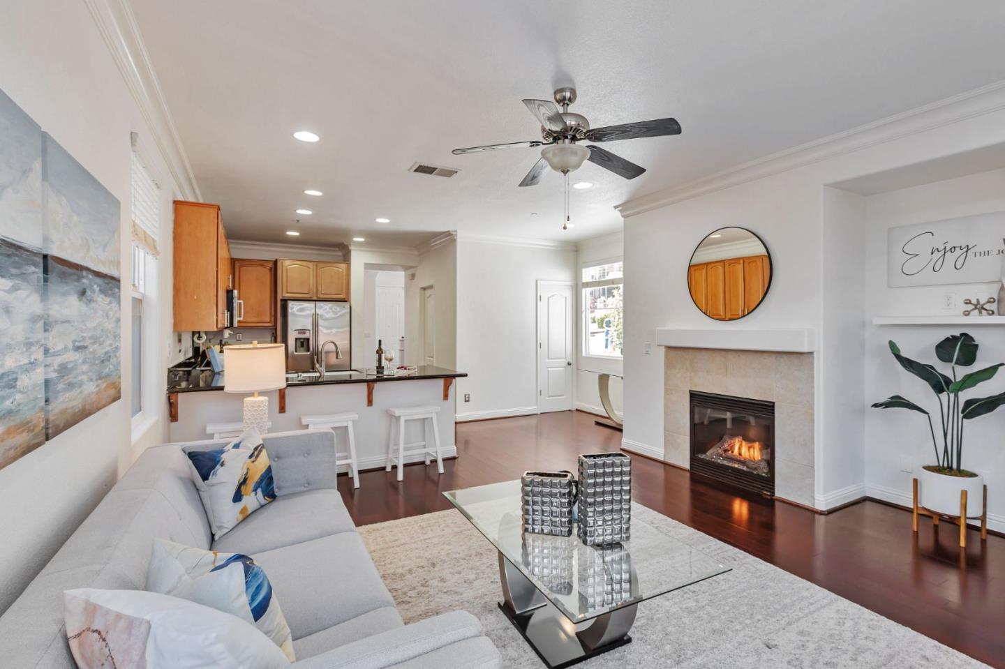 Detail Gallery Image 5 of 34 For 8940 Acorn Way, Gilroy,  CA 95020 - 4 Beds | 2/1 Baths