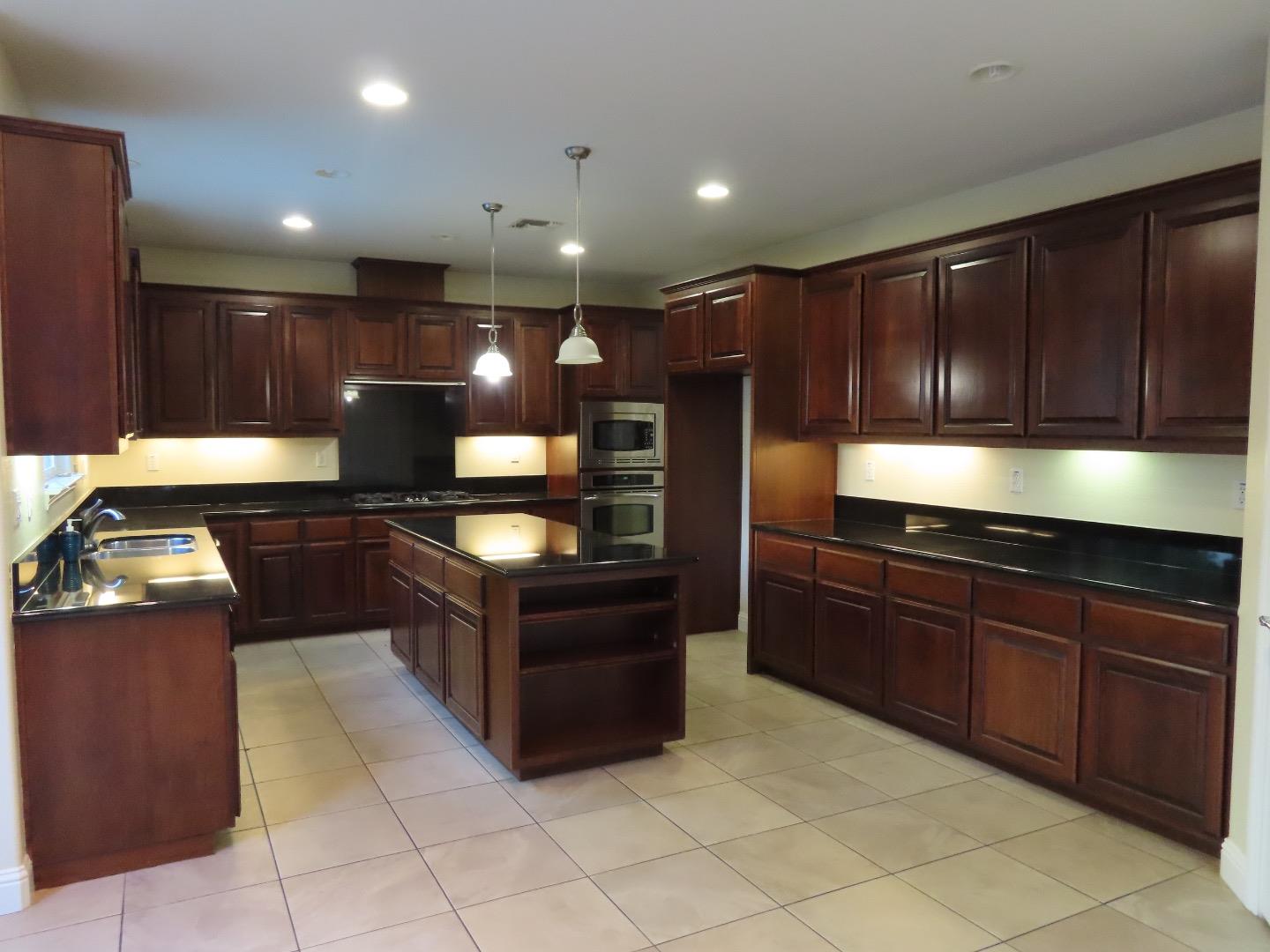 Detail Gallery Image 2 of 15 For 176 N Sierra Madre St, Tracy,  CA 95391 - 4 Beds | 3/1 Baths