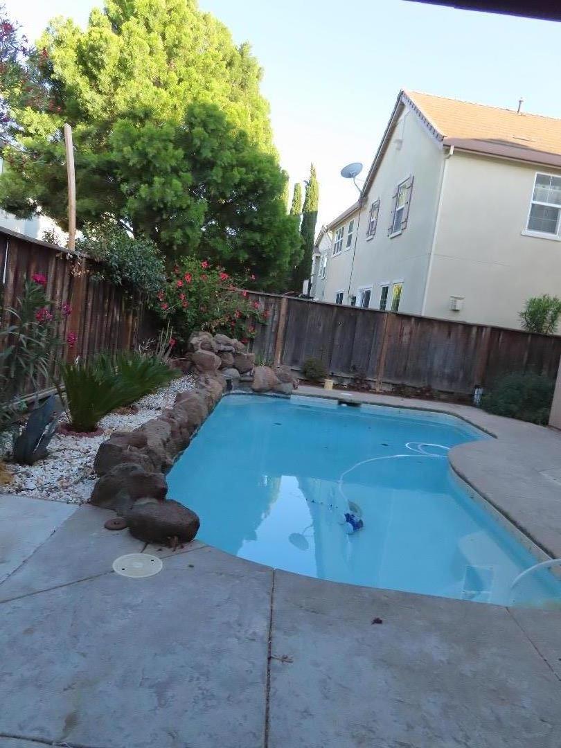 Detail Gallery Image 4 of 15 For 176 N Sierra Madre St, Tracy,  CA 95391 - 4 Beds | 3/1 Baths