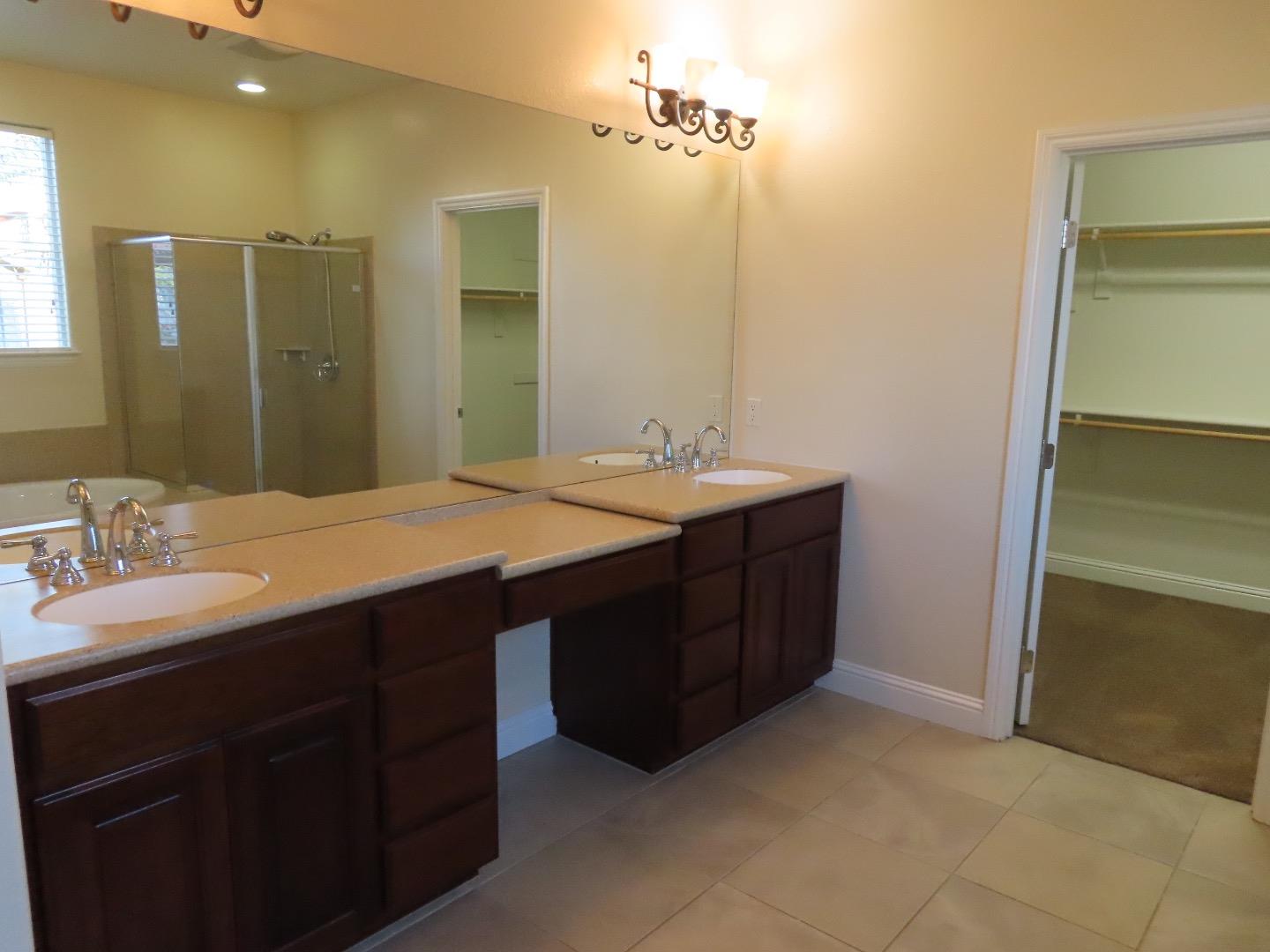 Detail Gallery Image 6 of 15 For 176 N Sierra Madre St, Tracy,  CA 95391 - 4 Beds | 3/1 Baths