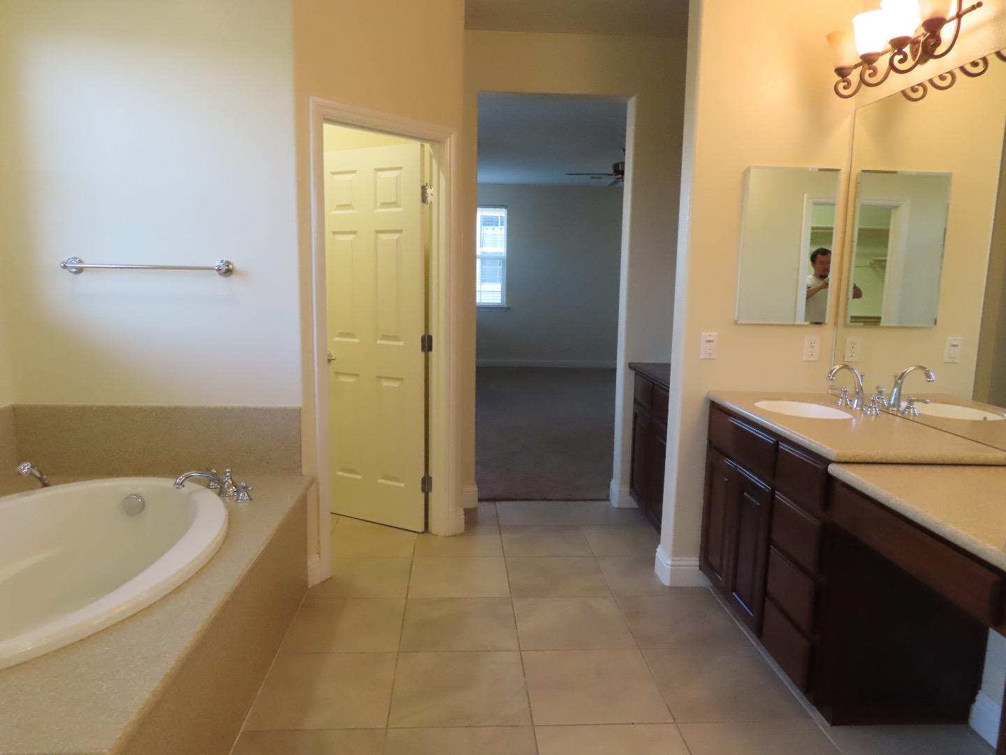 Detail Gallery Image 7 of 15 For 176 N Sierra Madre St, Tracy,  CA 95391 - 4 Beds | 3/1 Baths