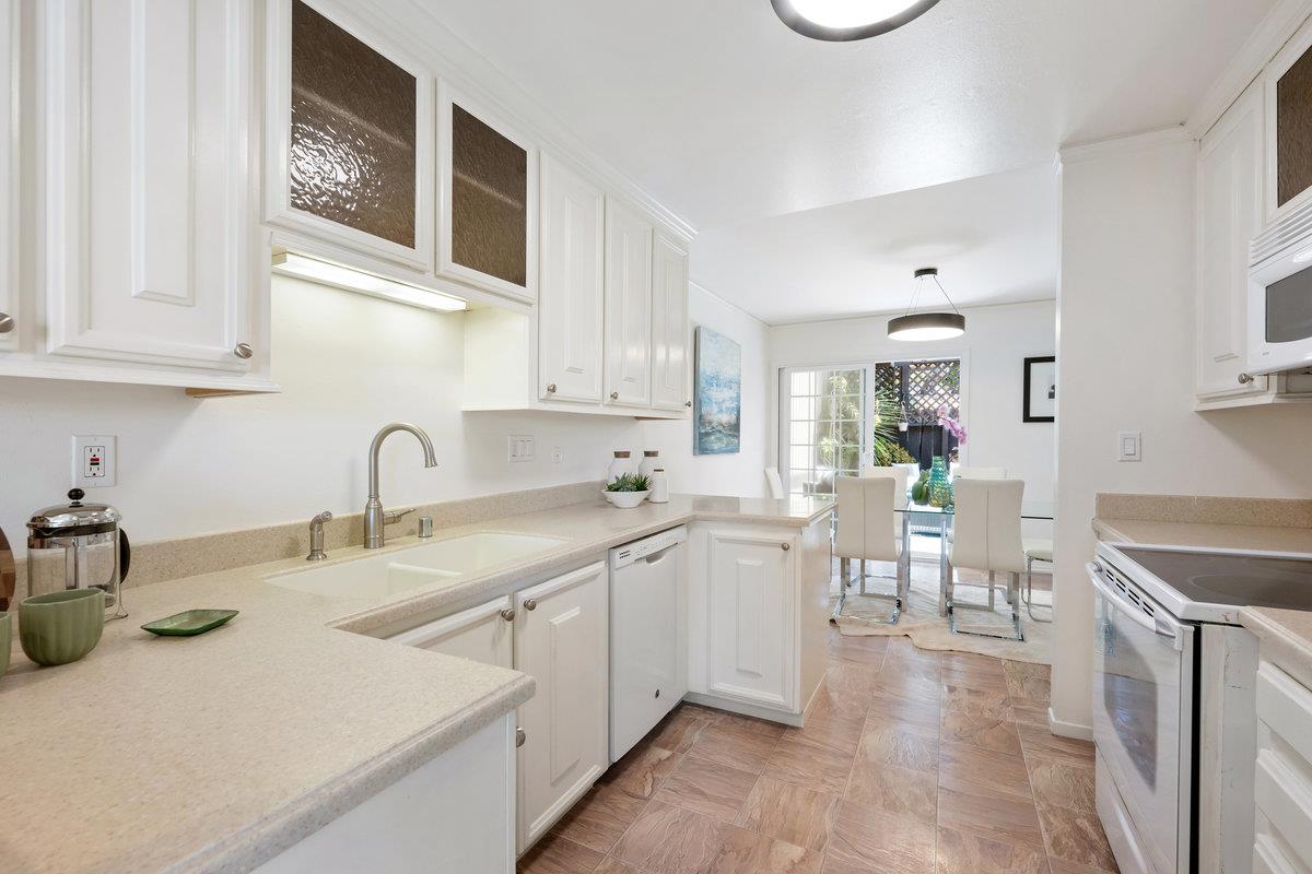 Detail Gallery Image 18 of 38 For 858 Stonegate Dr, South San Francisco,  CA 94080 - 3 Beds | 1/2 Baths