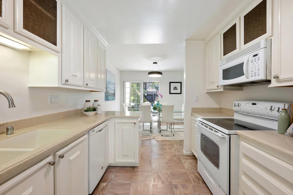 Detail Gallery Image 19 of 38 For 858 Stonegate Dr, South San Francisco,  CA 94080 - 3 Beds | 1/2 Baths