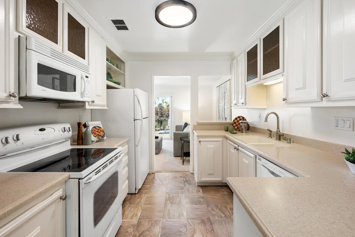 Detail Gallery Image 20 of 38 For 858 Stonegate Dr, South San Francisco,  CA 94080 - 3 Beds | 1/2 Baths