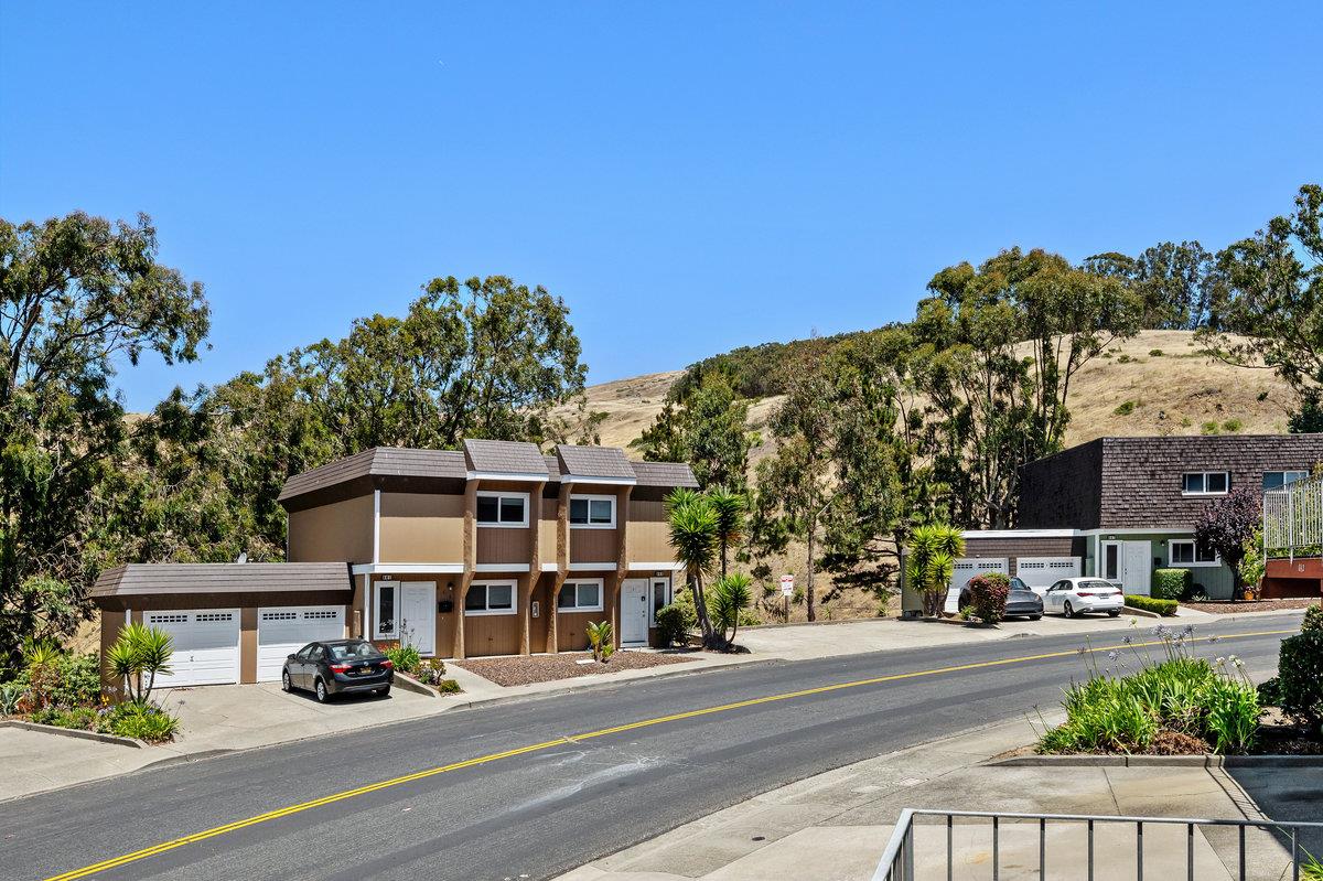 Detail Gallery Image 37 of 38 For 858 Stonegate Dr, South San Francisco,  CA 94080 - 3 Beds | 1/2 Baths