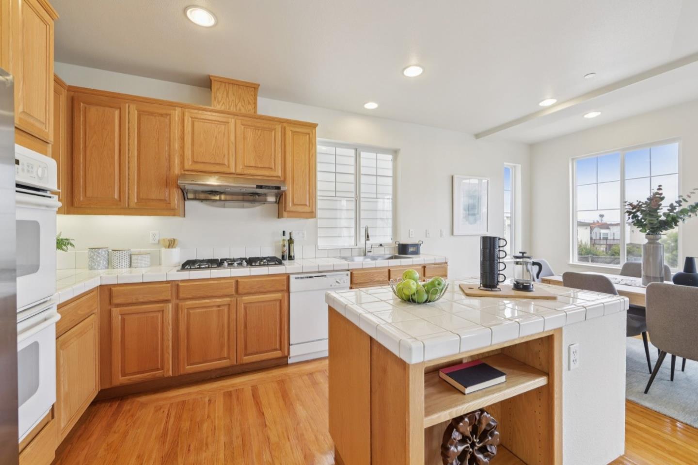 Detail Gallery Image 11 of 37 For 158 Oak Ave, South San Francisco,  CA 94080 - 3 Beds | 3/1 Baths