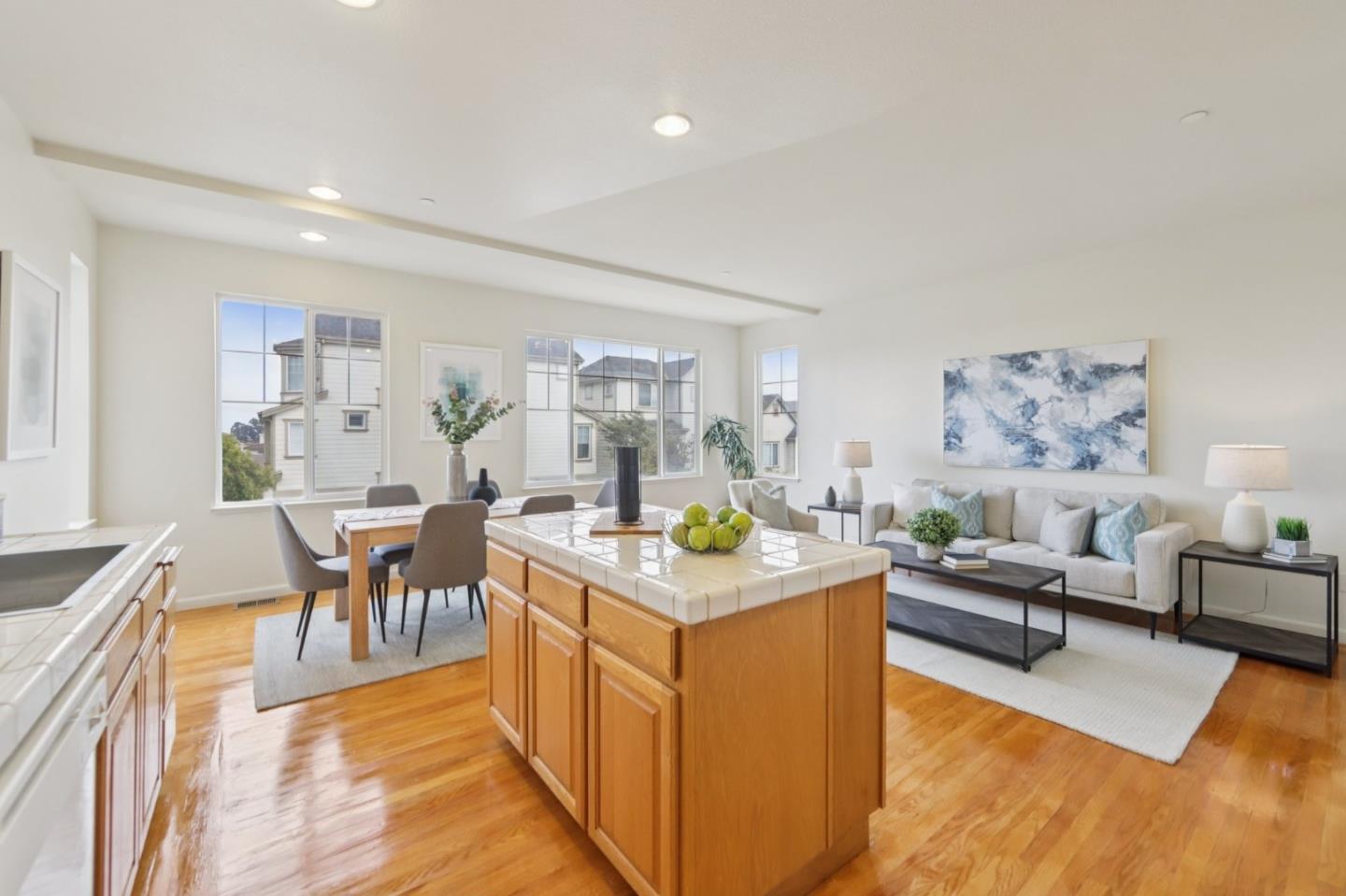 Detail Gallery Image 12 of 37 For 158 Oak Ave, South San Francisco,  CA 94080 - 3 Beds | 3/1 Baths