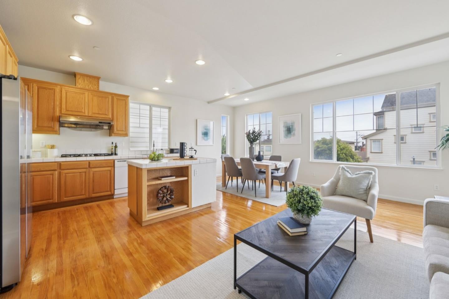 Detail Gallery Image 13 of 37 For 158 Oak Ave, South San Francisco,  CA 94080 - 3 Beds | 3/1 Baths