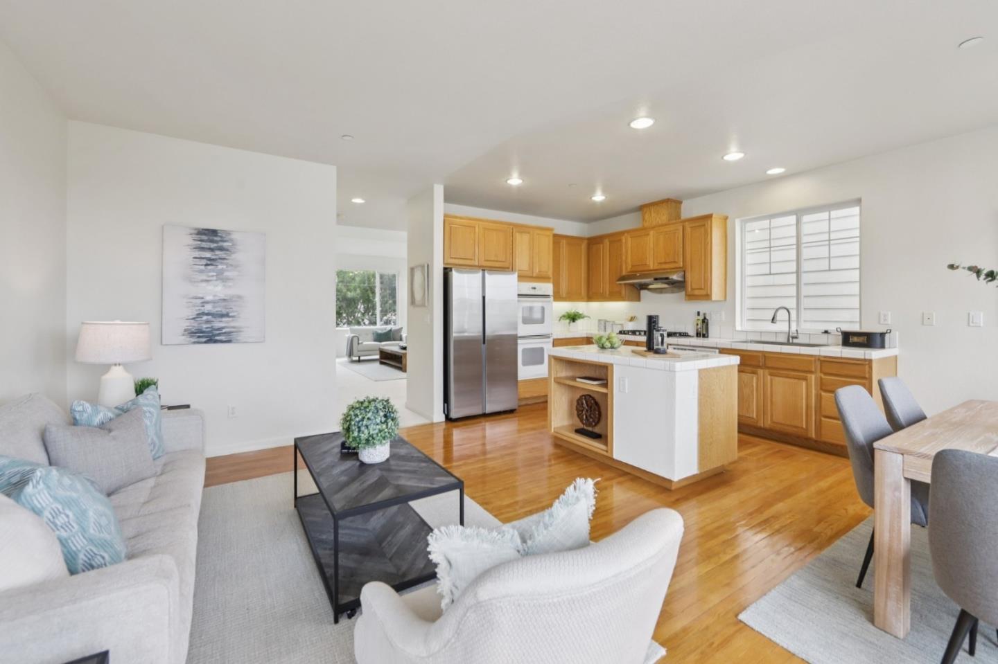 Detail Gallery Image 7 of 37 For 158 Oak Ave, South San Francisco,  CA 94080 - 3 Beds | 3/1 Baths