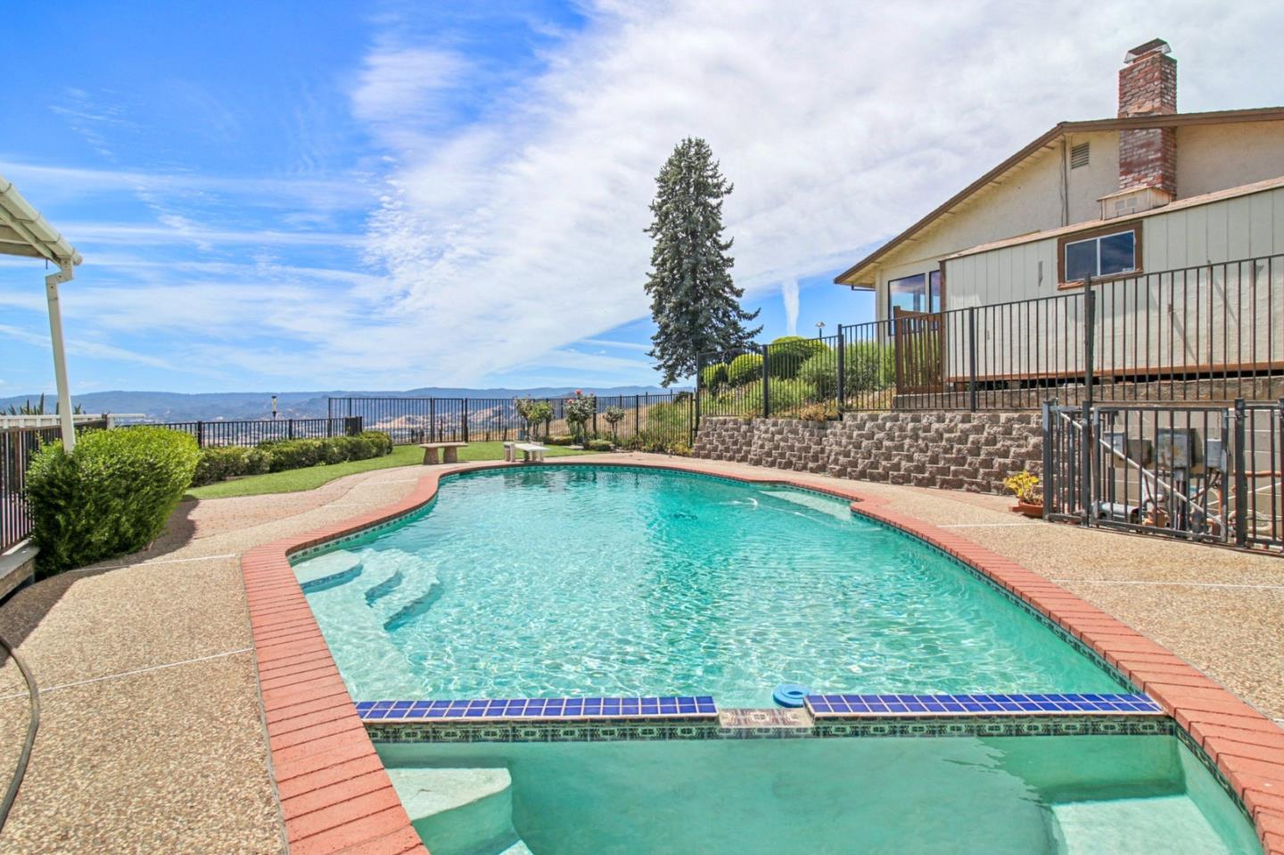 Detail Gallery Image 23 of 36 For 17365 Oak Leaf Dr, Morgan Hill,  CA 95037 - 4 Beds | 2/1 Baths