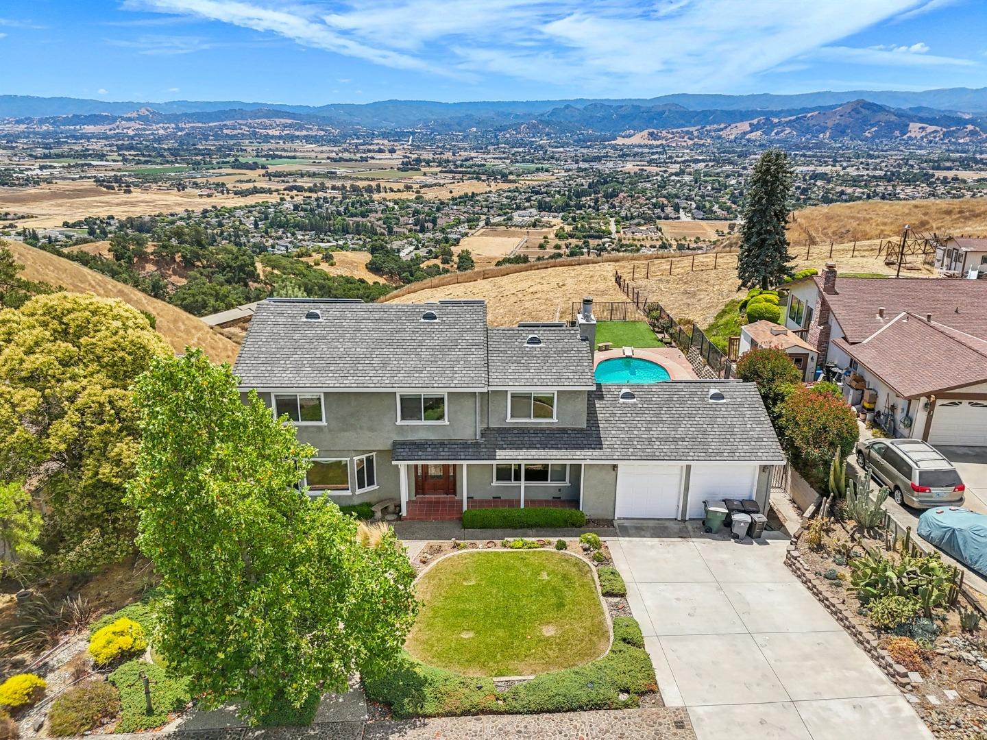 Detail Gallery Image 28 of 36 For 17365 Oak Leaf Dr, Morgan Hill,  CA 95037 - 4 Beds | 2/1 Baths