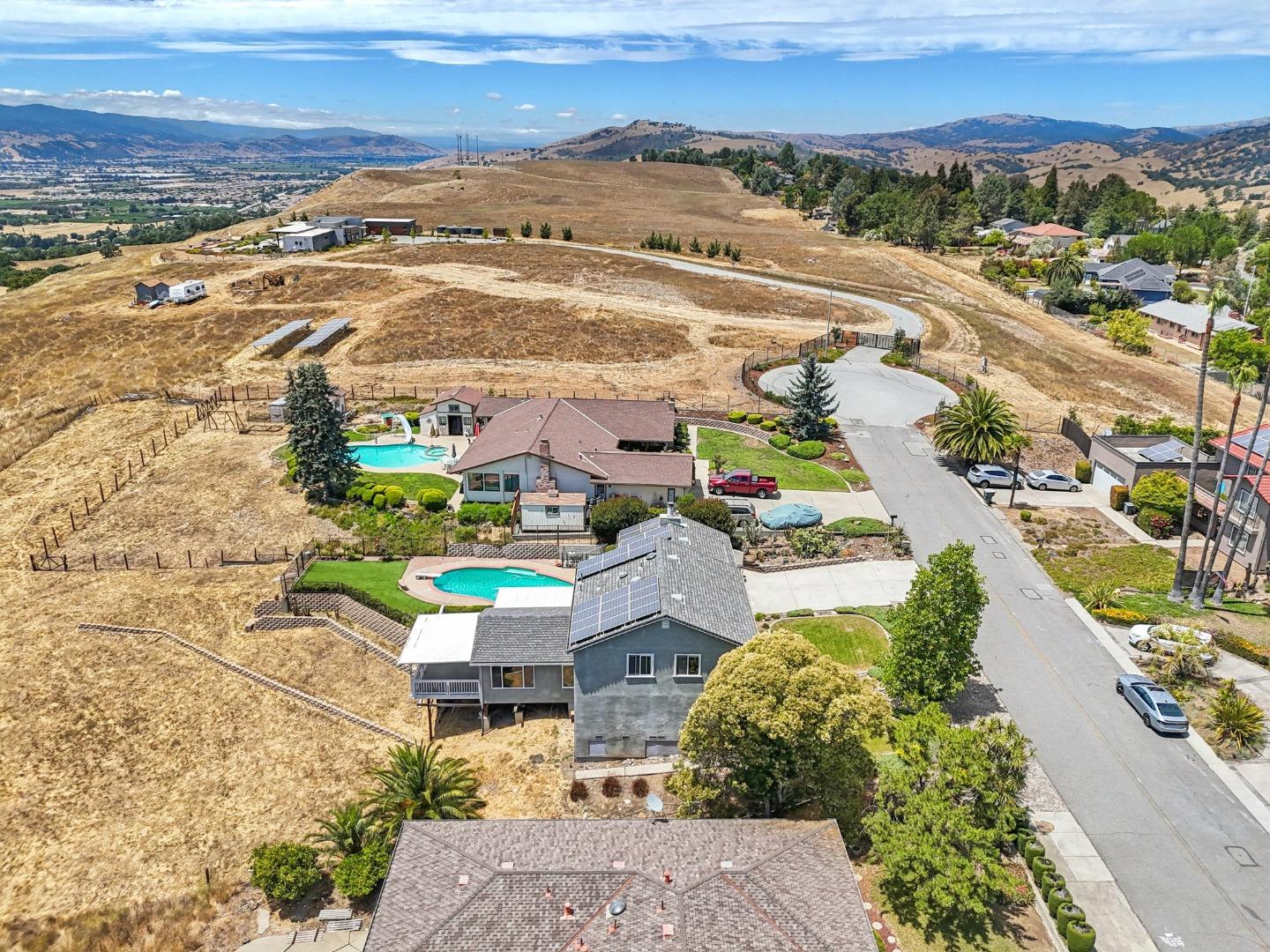 Detail Gallery Image 31 of 36 For 17365 Oak Leaf Dr, Morgan Hill,  CA 95037 - 4 Beds | 2/1 Baths