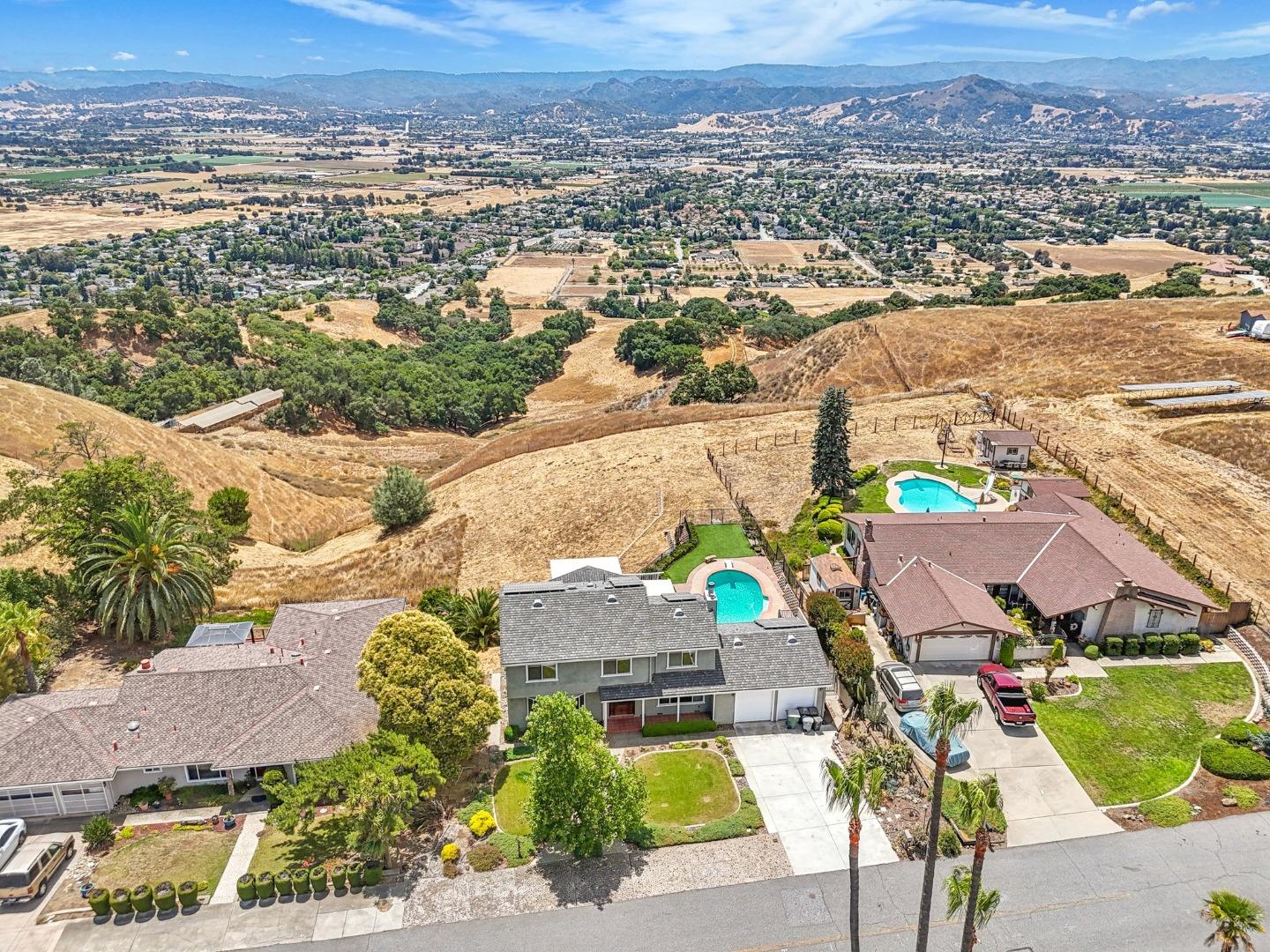 Detail Gallery Image 32 of 36 For 17365 Oak Leaf Dr, Morgan Hill,  CA 95037 - 4 Beds | 2/1 Baths
