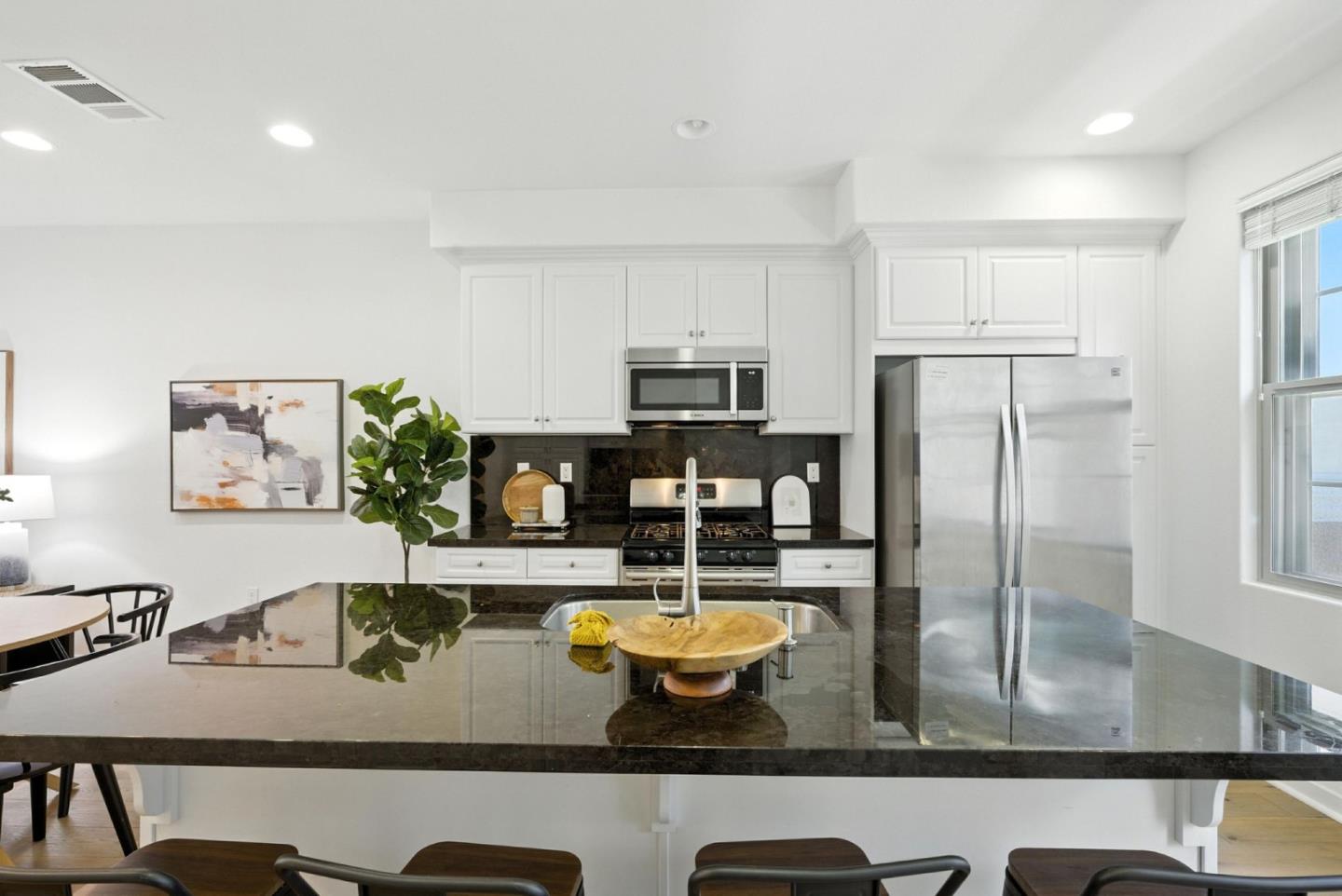 Detail Gallery Image 12 of 61 For 978 Cassia Pl, San Jose,  CA 95131 - 3 Beds | 3/1 Baths